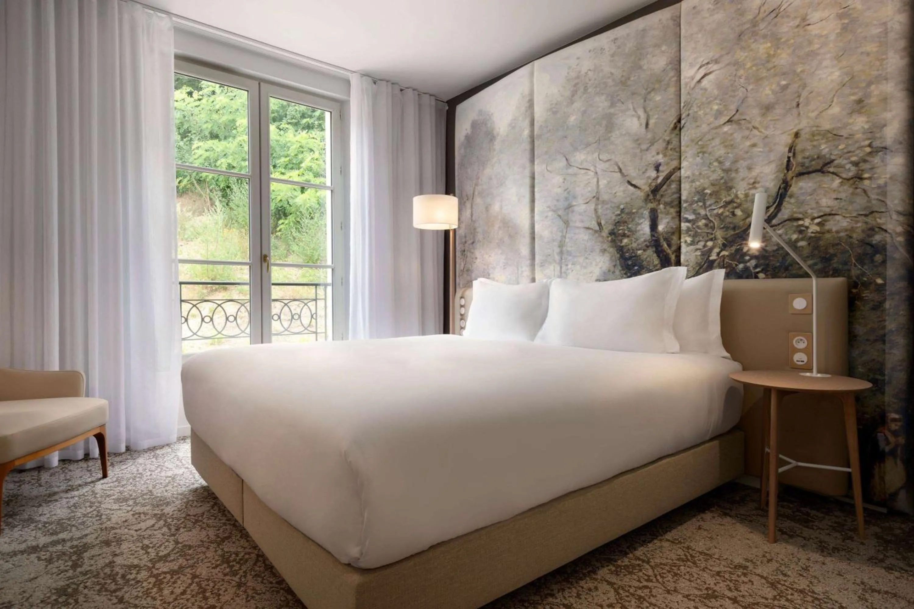 Photo of the whole room, Bed in Dolce by Wyndham Versailles - Domaine du Montcel