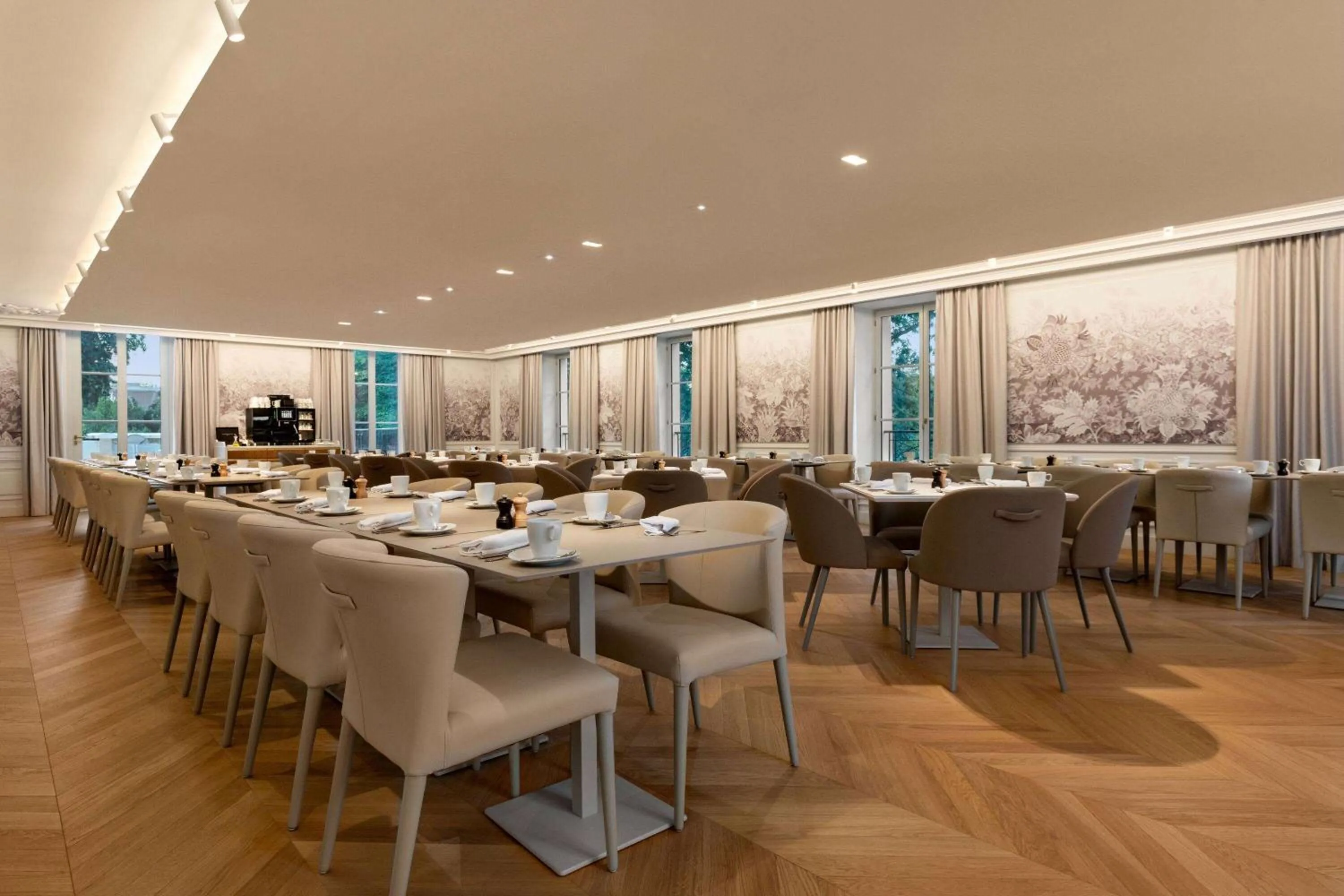 Restaurant/places to eat in Dolce by Wyndham Versailles - Domaine du Montcel
