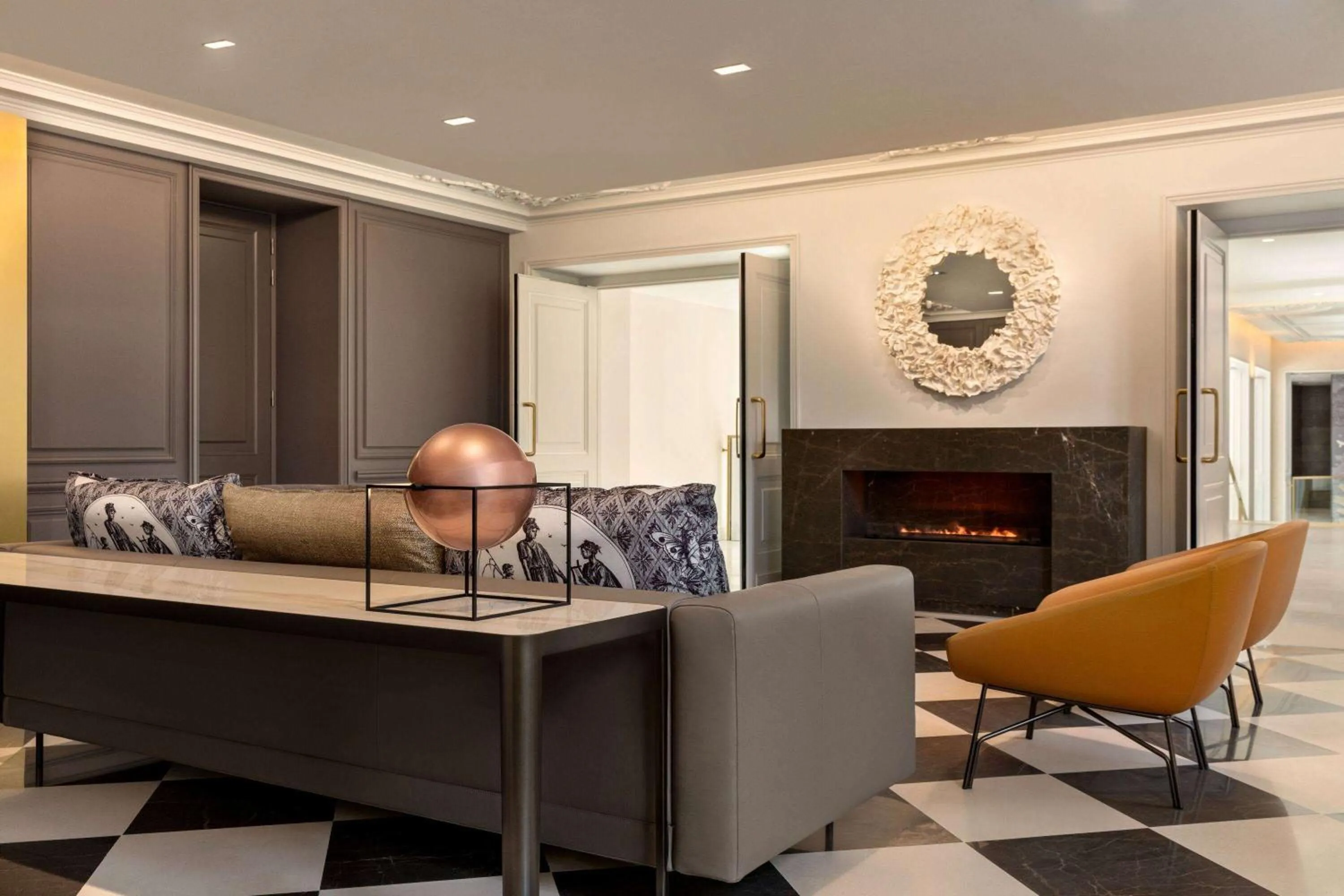 Lounge or bar in Dolce by Wyndham Versailles - Domaine du Montcel