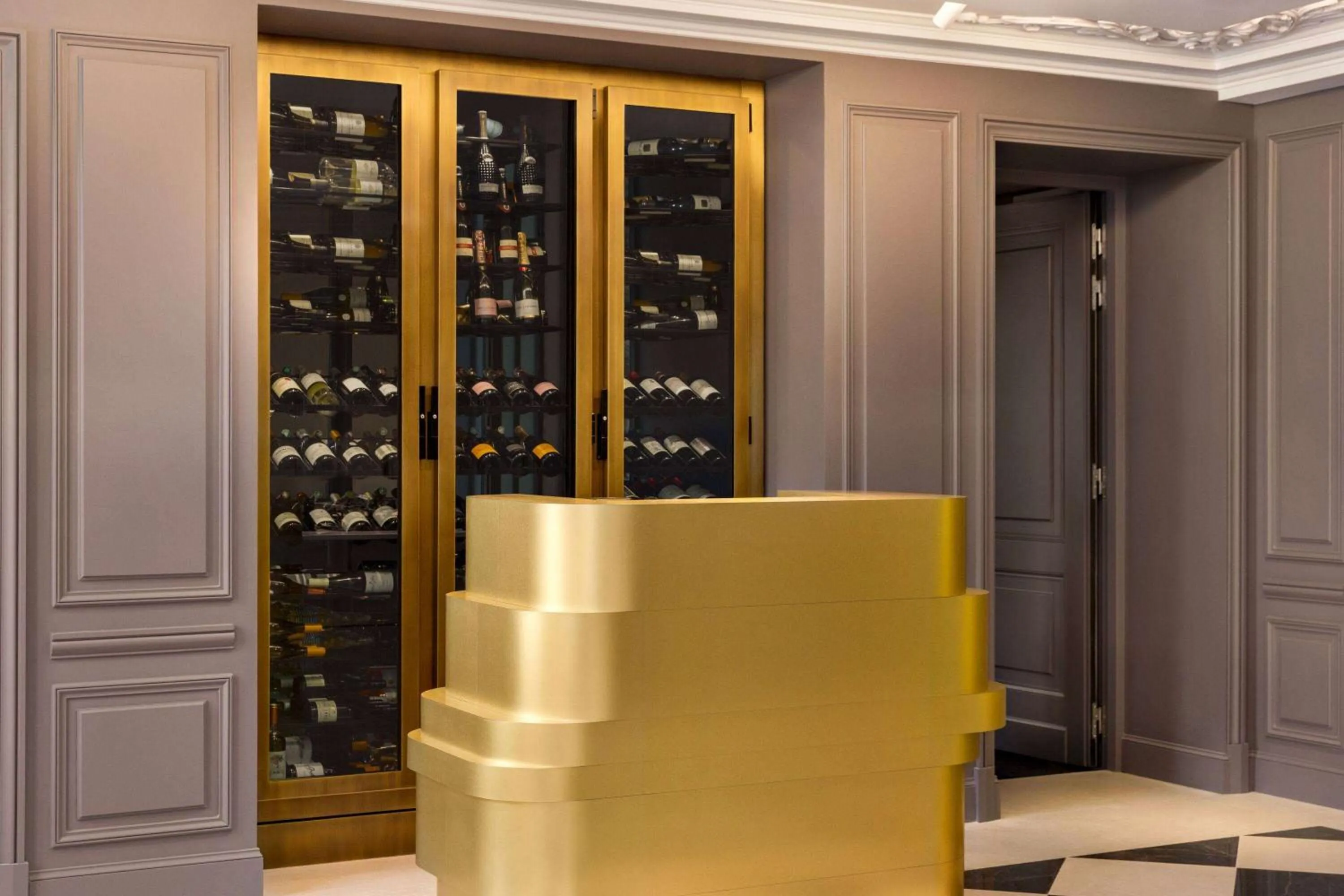 Lounge or bar in Dolce by Wyndham Versailles - Domaine du Montcel