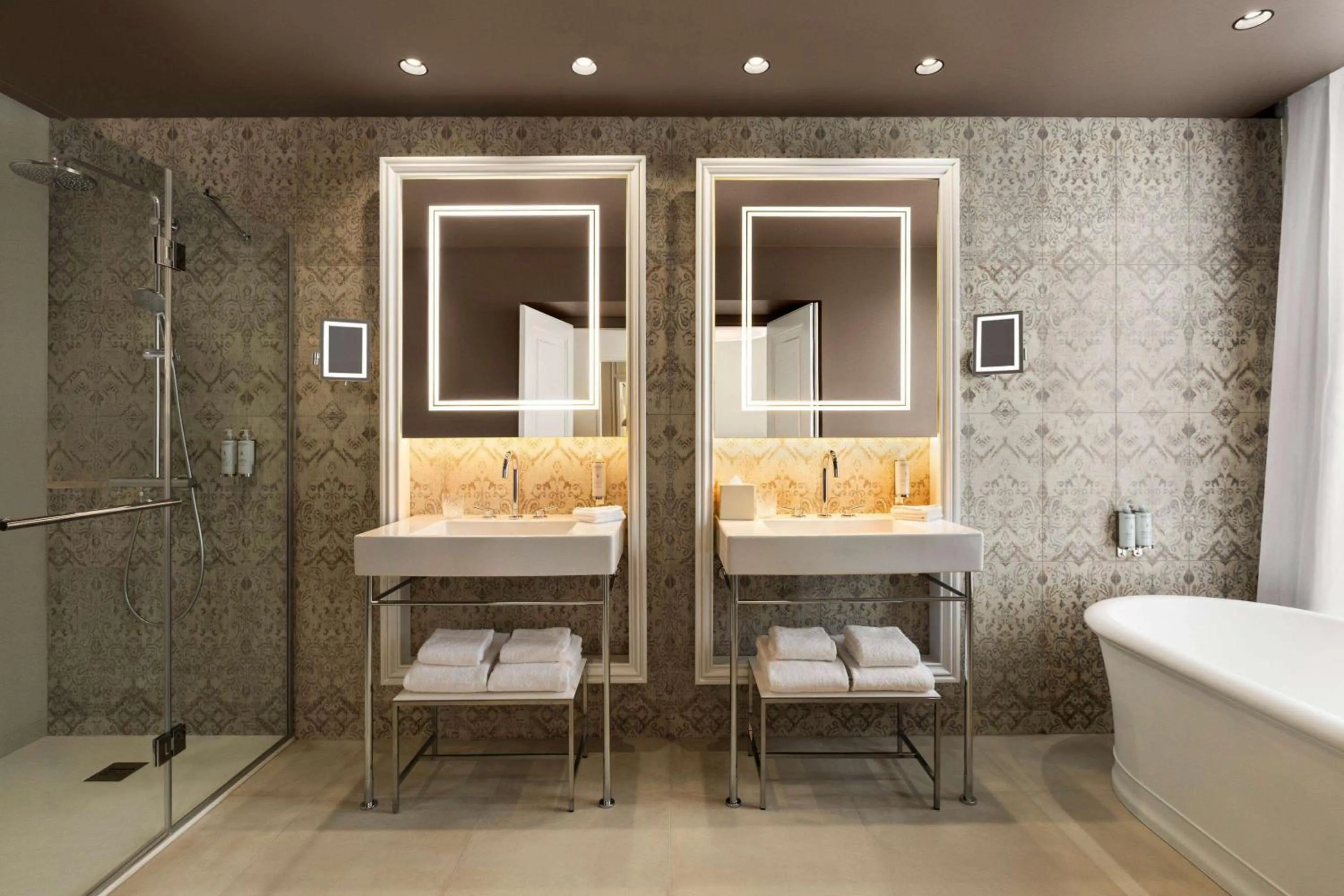 Shower in Dolce by Wyndham Versailles - Domaine du Montcel