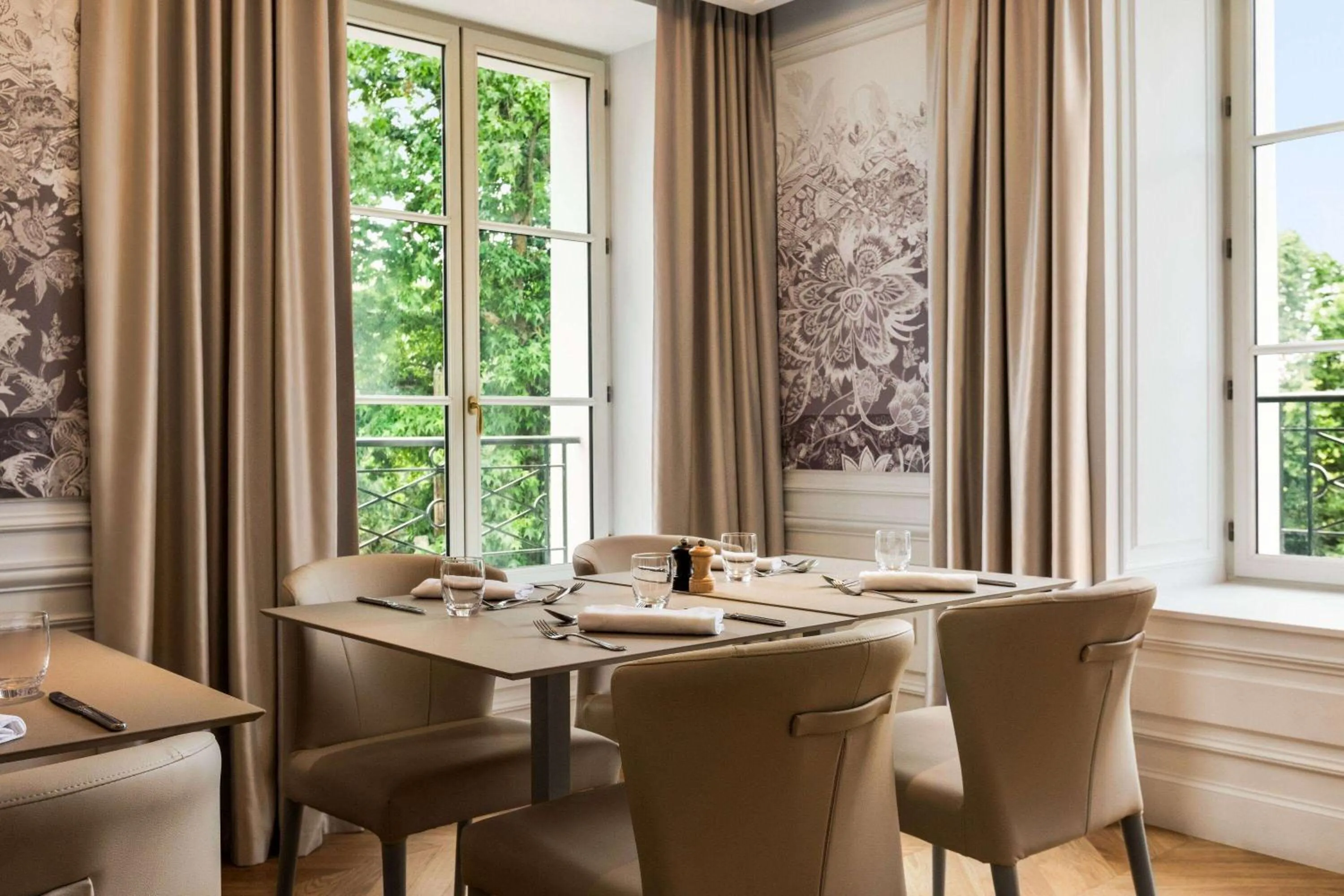 Restaurant/places to eat in Dolce by Wyndham Versailles - Domaine du Montcel