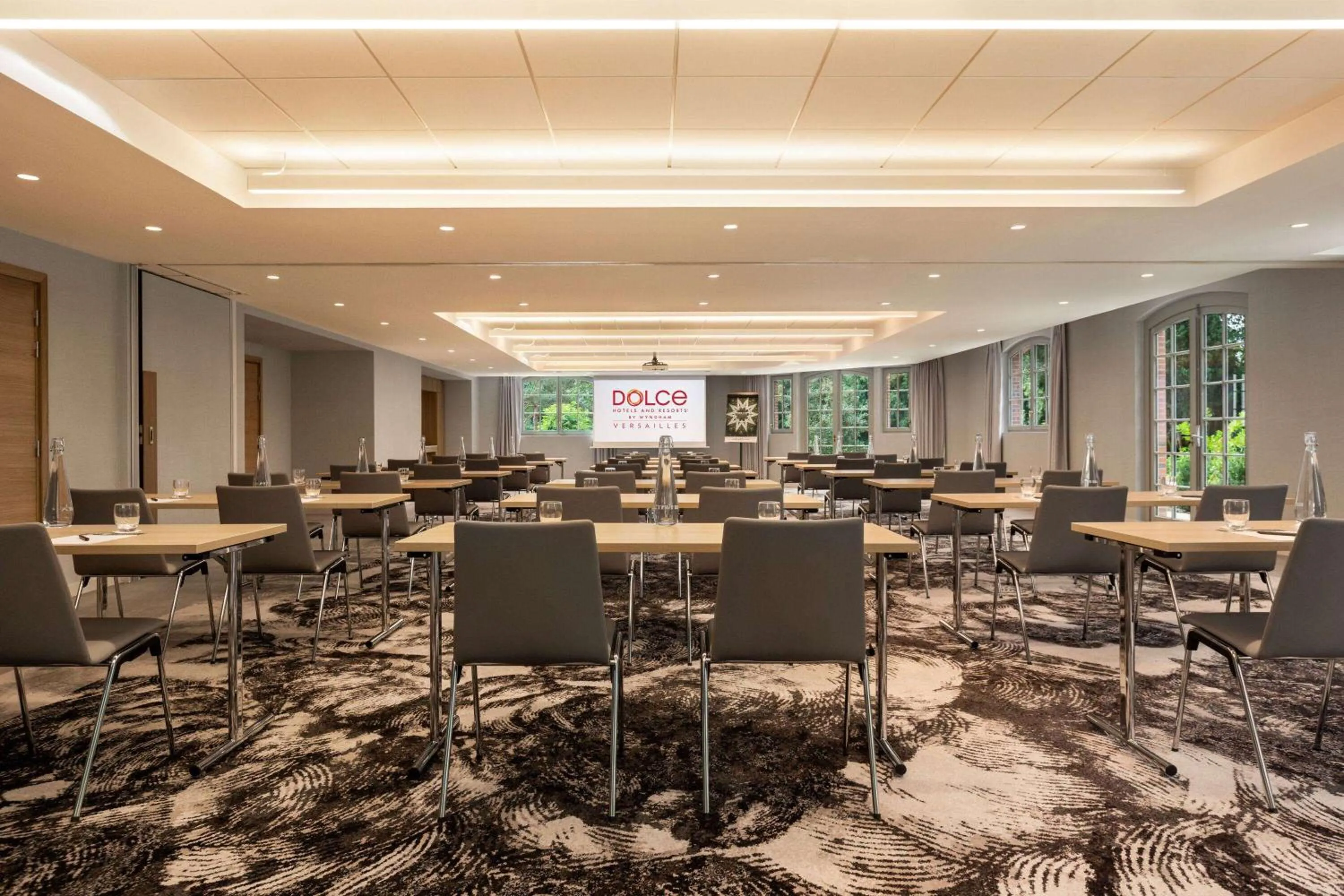 Business facilities in Dolce by Wyndham Versailles - Domaine du Montcel