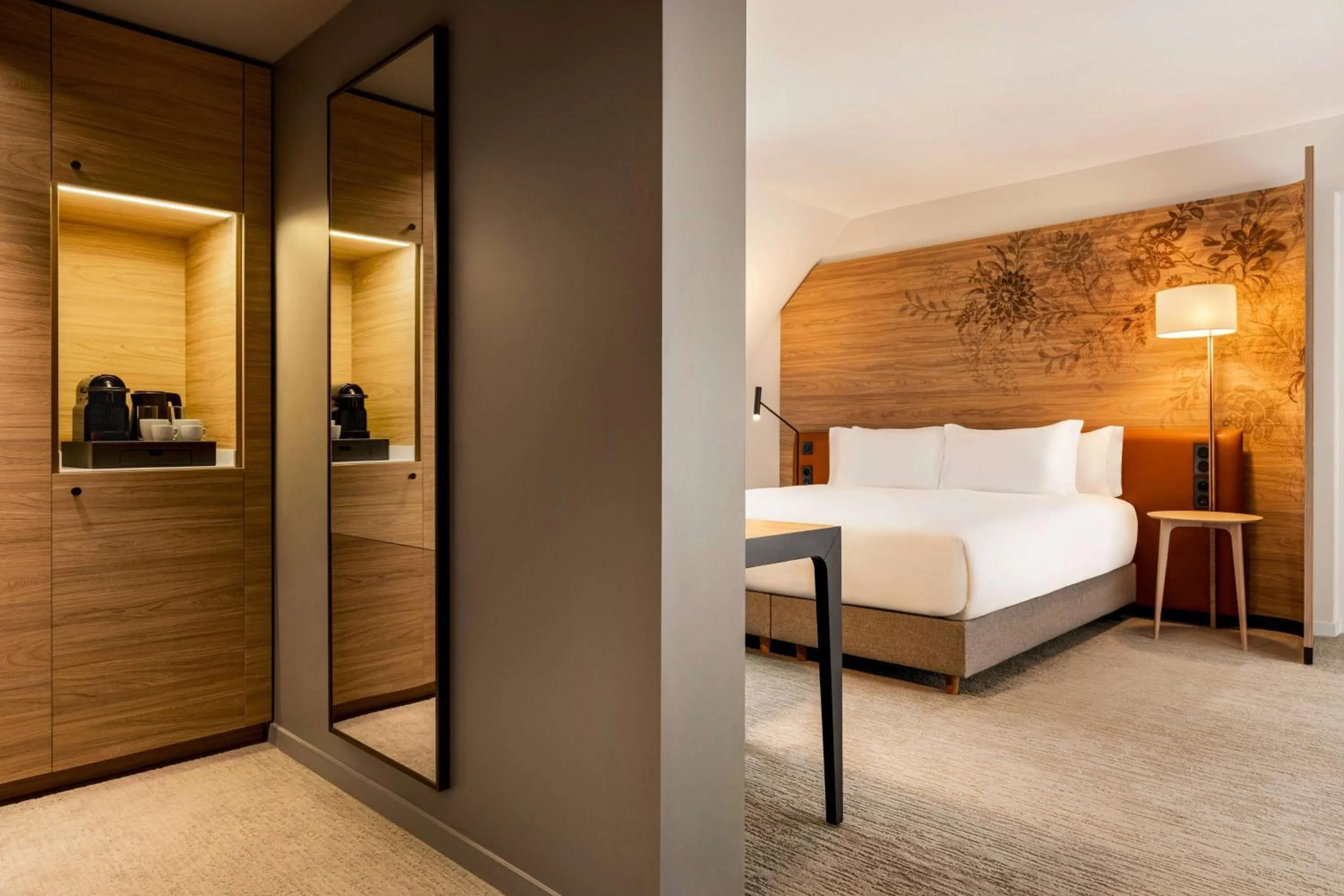 Photo of the whole room, Bed in Dolce by Wyndham Versailles - Domaine du Montcel