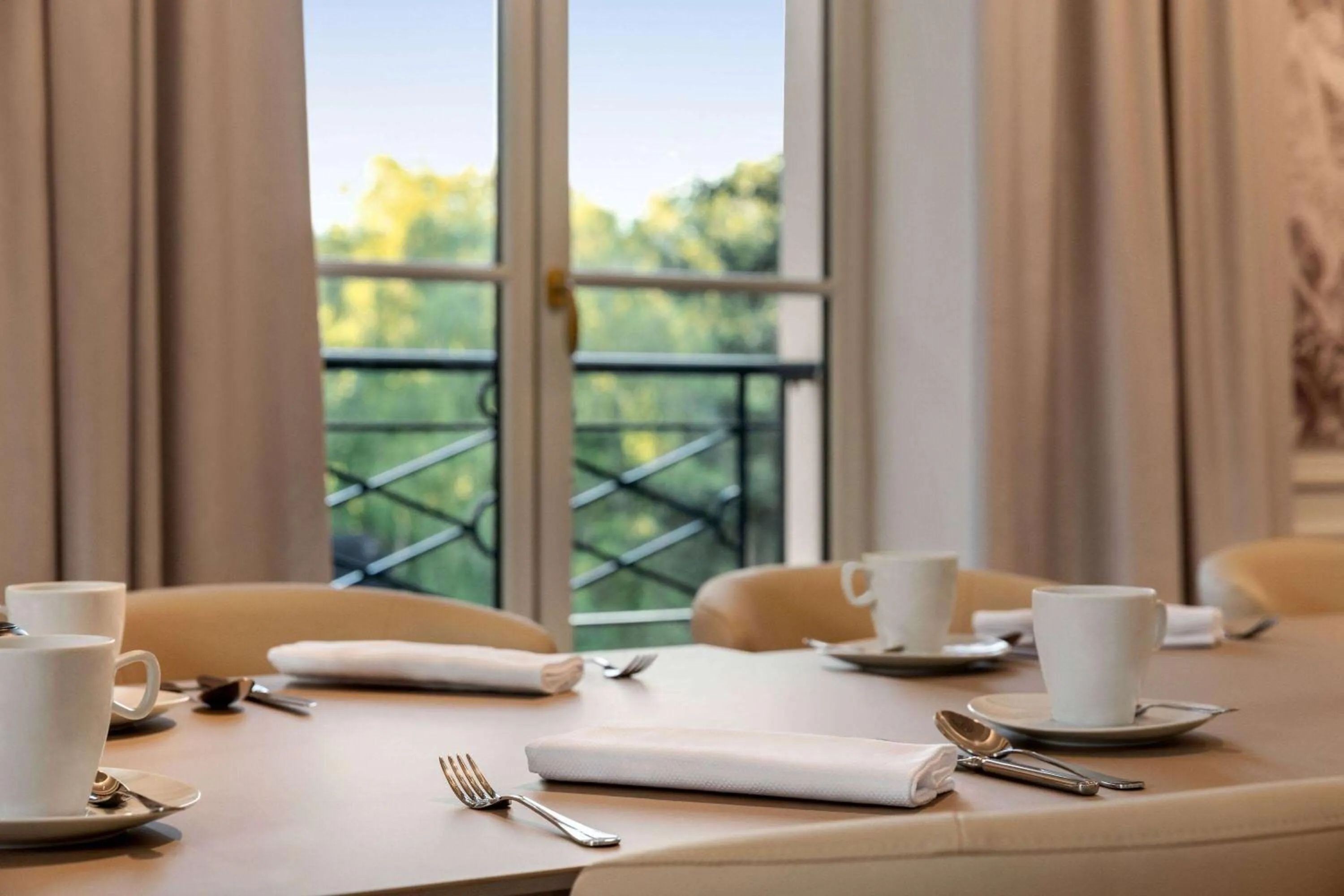 Restaurant/places to eat in Dolce by Wyndham Versailles - Domaine du Montcel