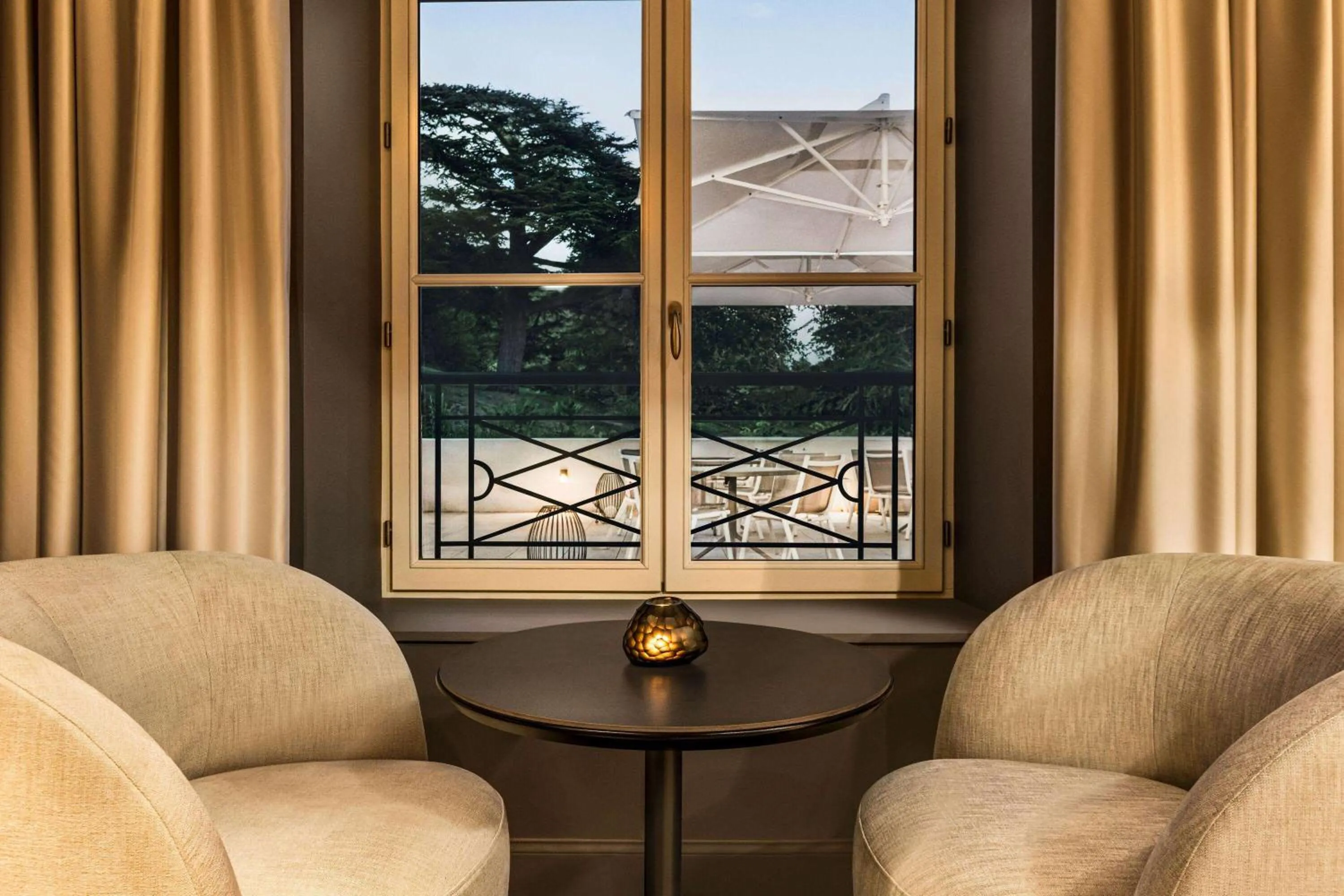 Lounge or bar in Dolce by Wyndham Versailles - Domaine du Montcel
