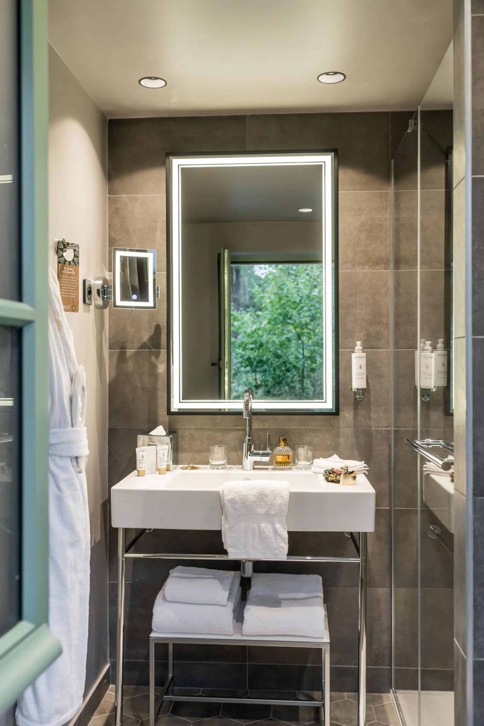 Bathroom in Dolce by Wyndham Versailles - Domaine du Montcel