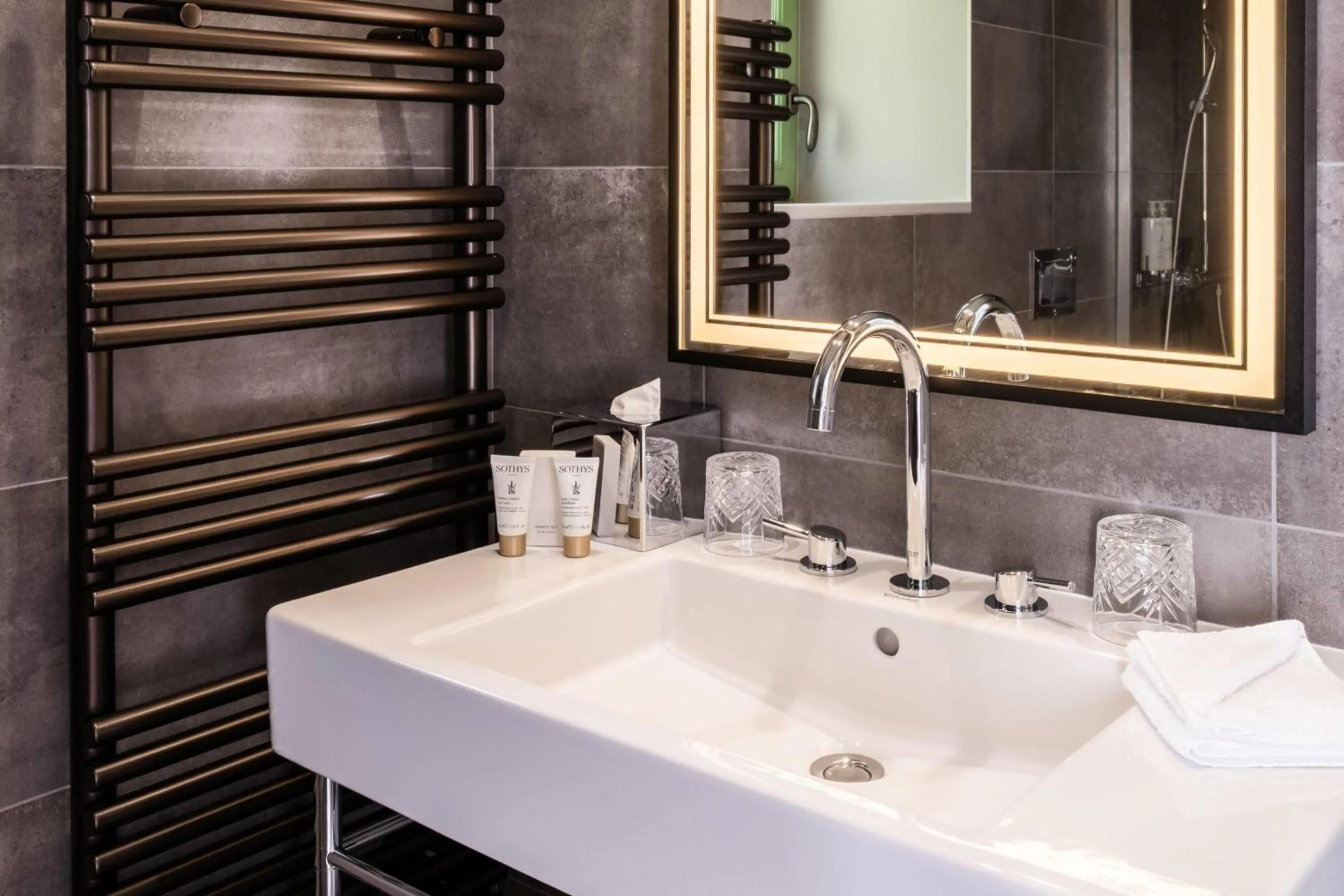 Bathroom in Dolce by Wyndham Versailles - Domaine du Montcel