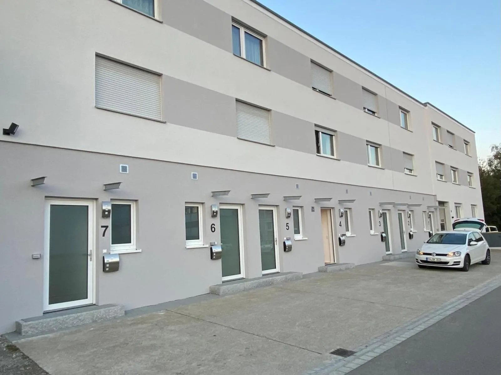 Street view in Motel42-Temporary Living