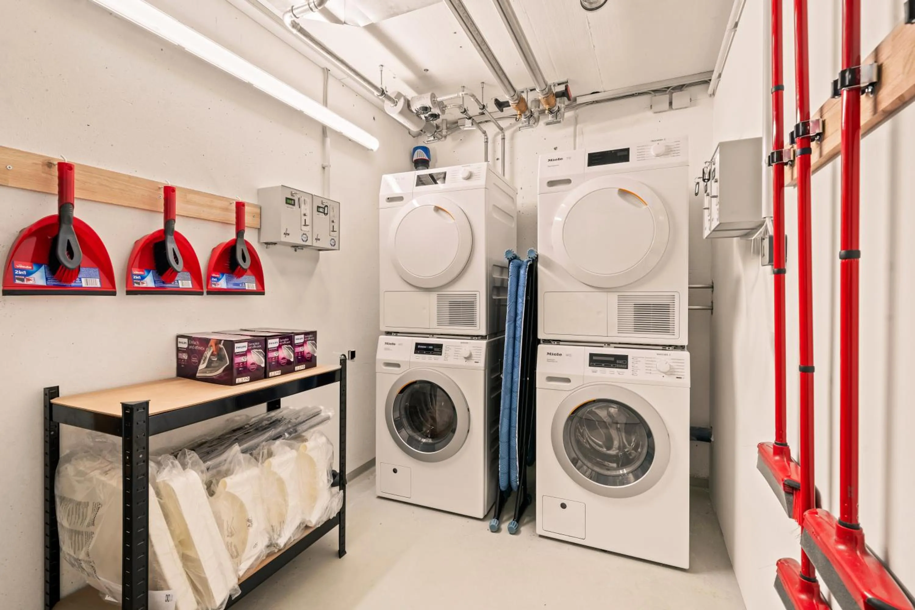 washing machine in Motel42-Temporary Living