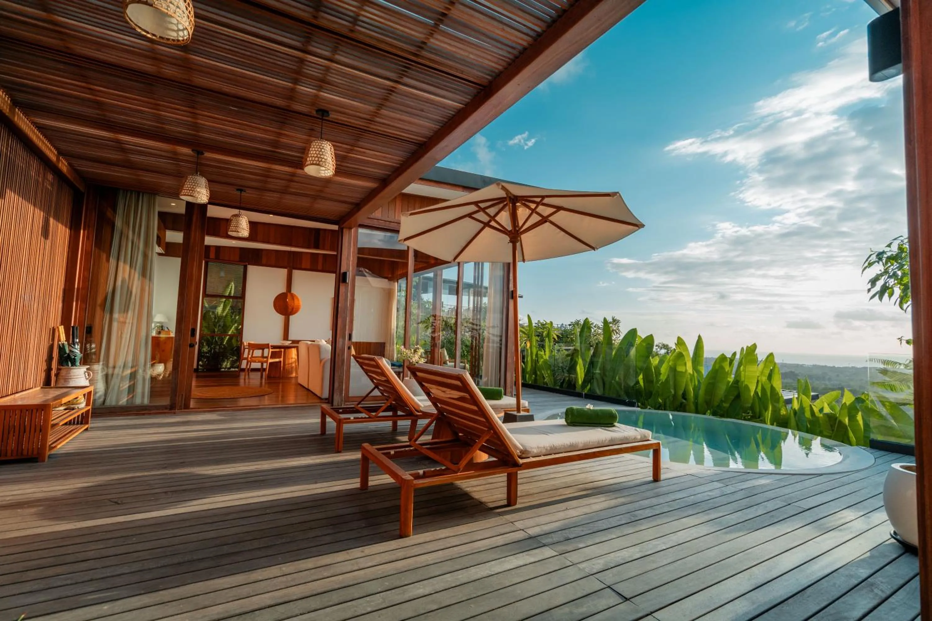 Balcony/Terrace in Ocean View Villas by Grün