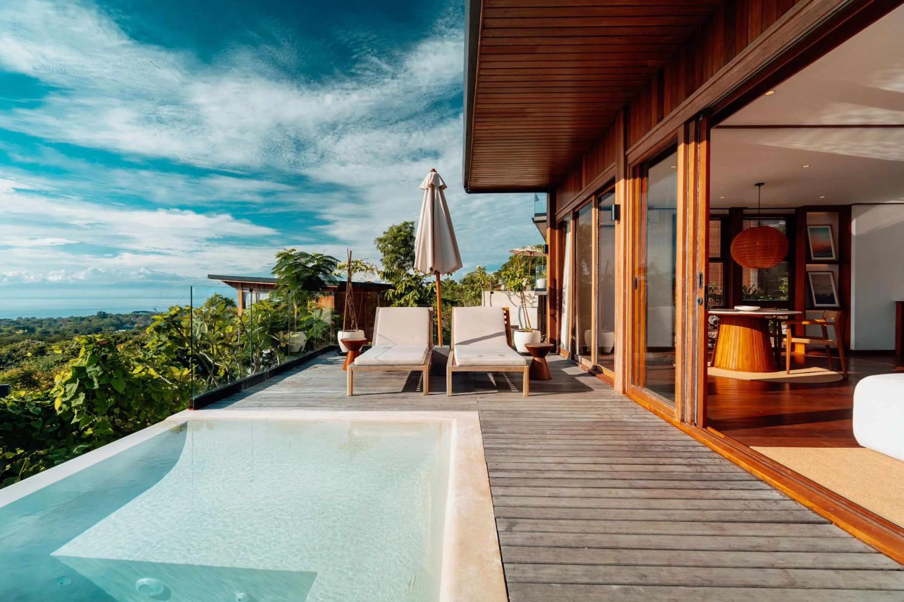 Pool view in Ocean View Villas by Grün