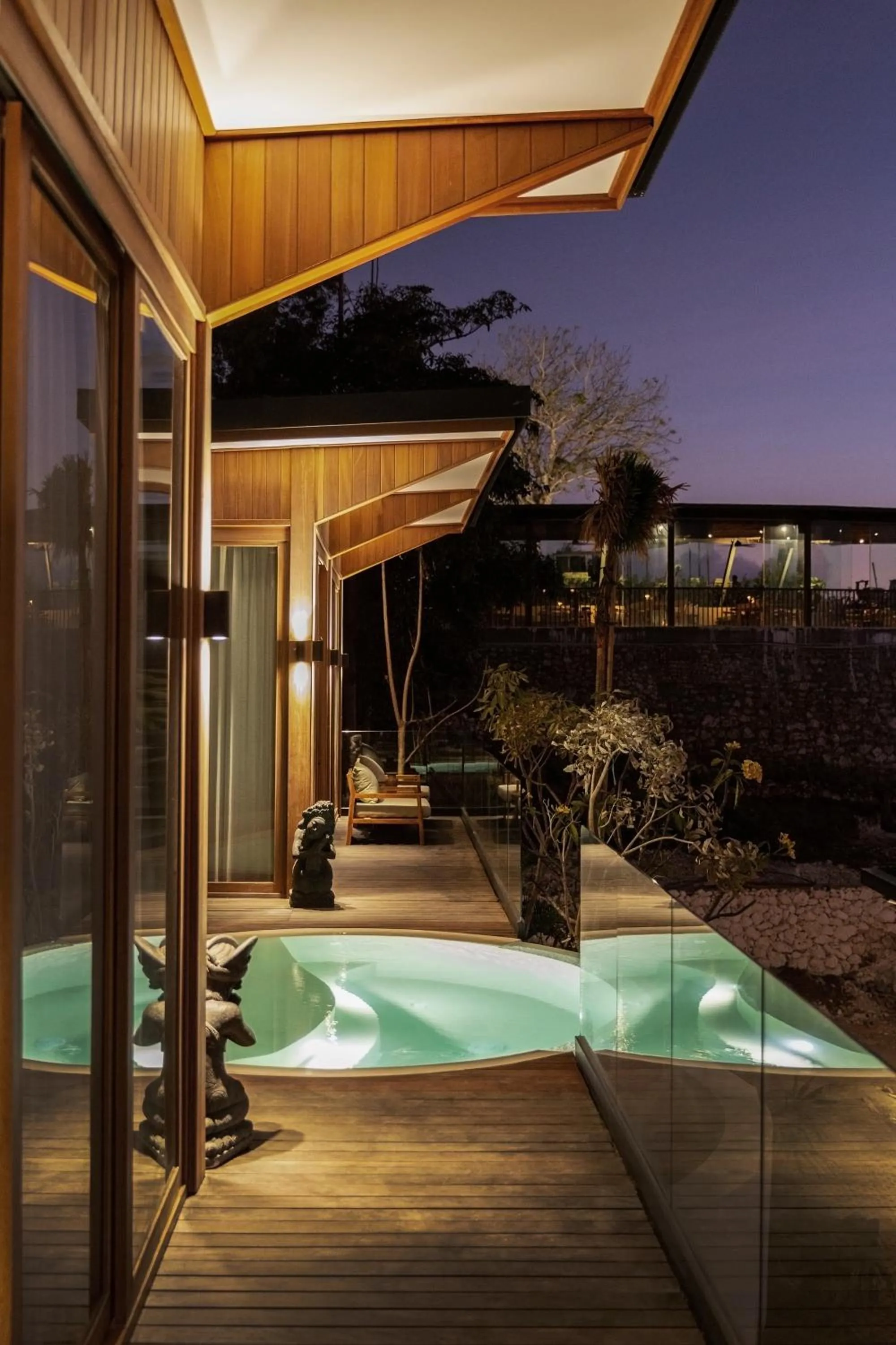 Pool view in Ocean View Villas by Grün