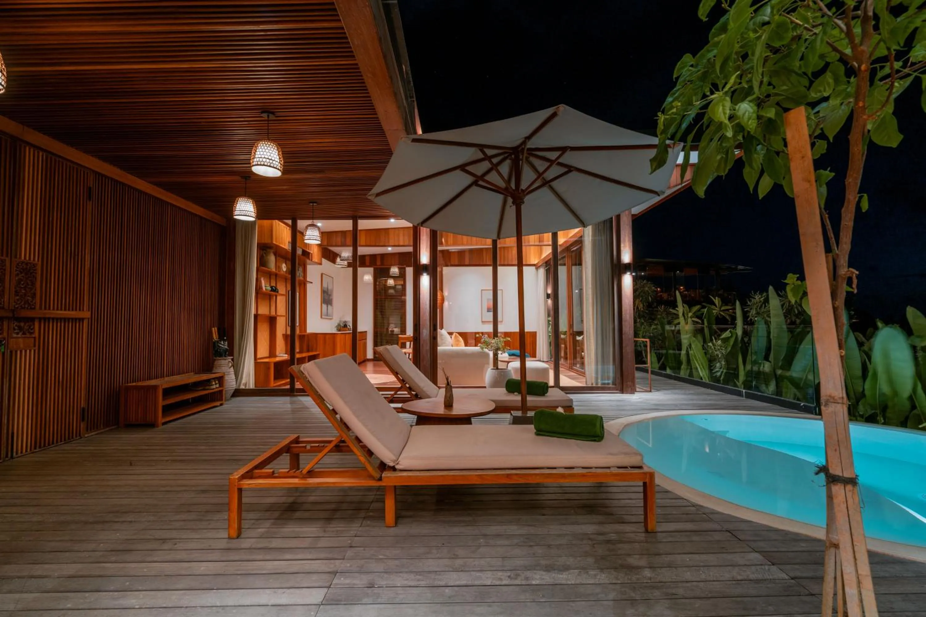 Balcony/Terrace in Ocean View Villas by Grün