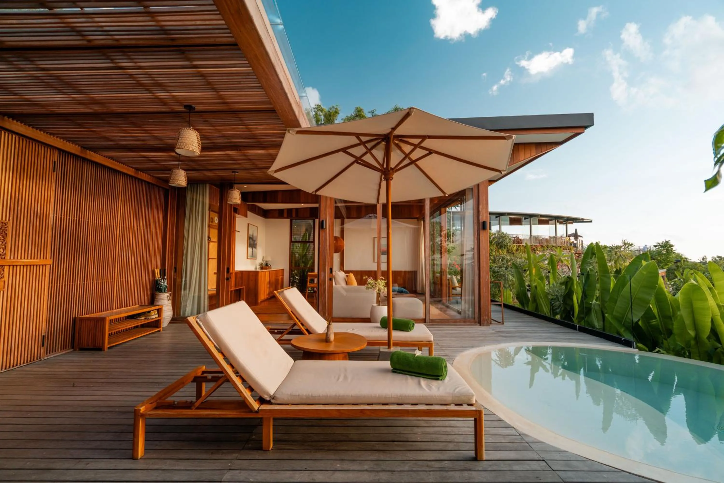 Balcony/Terrace in Ocean View Villas by Grün