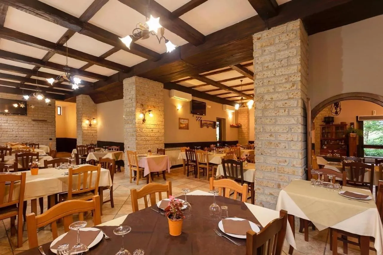 Restaurant/places to eat in Agriturismo La Sfruscià Resort