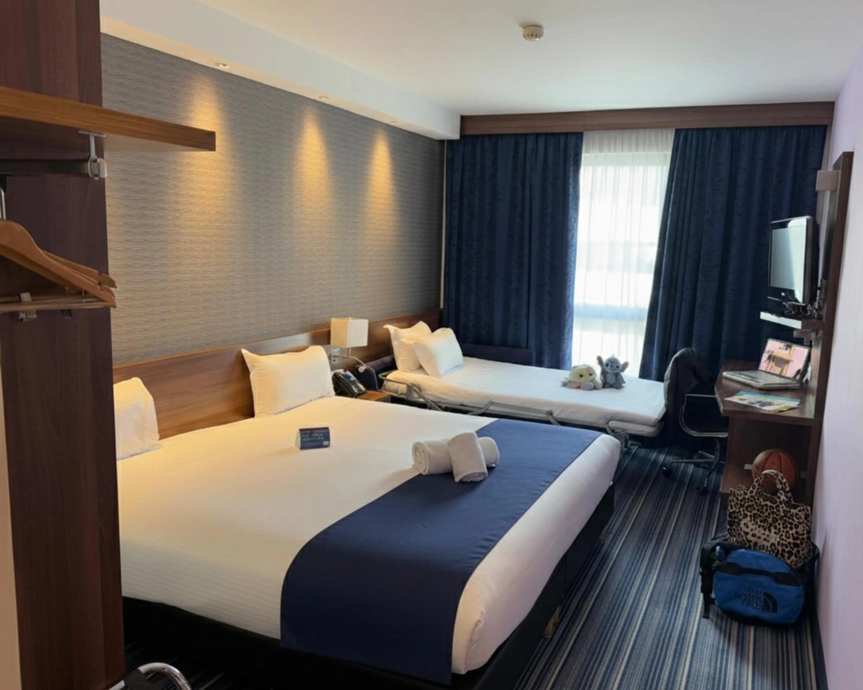 Bedroom, Bed in Holiday Inn Express Toulon - Est by IHG