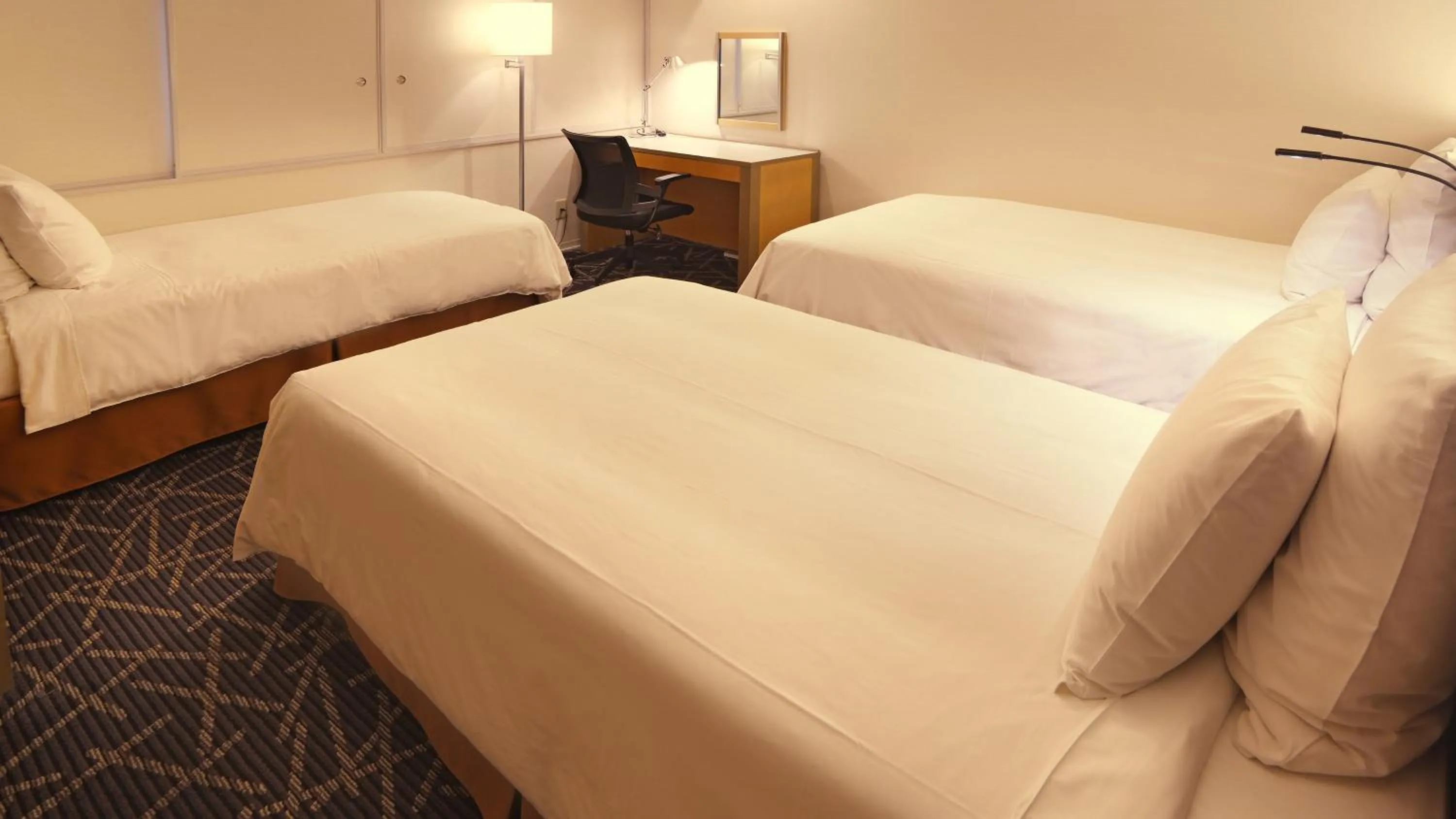 Photo of the whole room, Bed in ANA Crowne Plaza Niigata by IHG