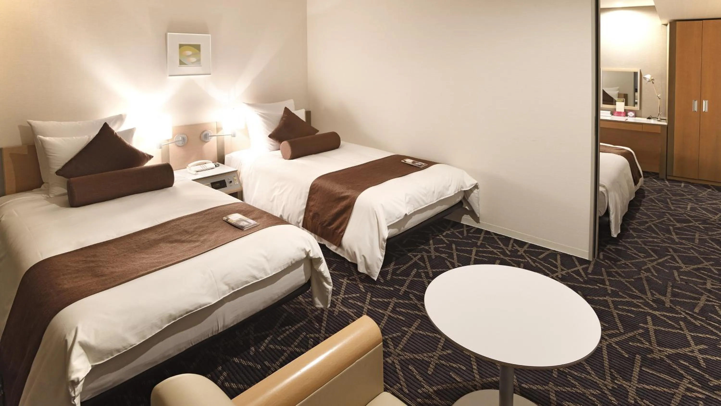 Photo of the whole room, Bed in ANA Crowne Plaza Niigata by IHG