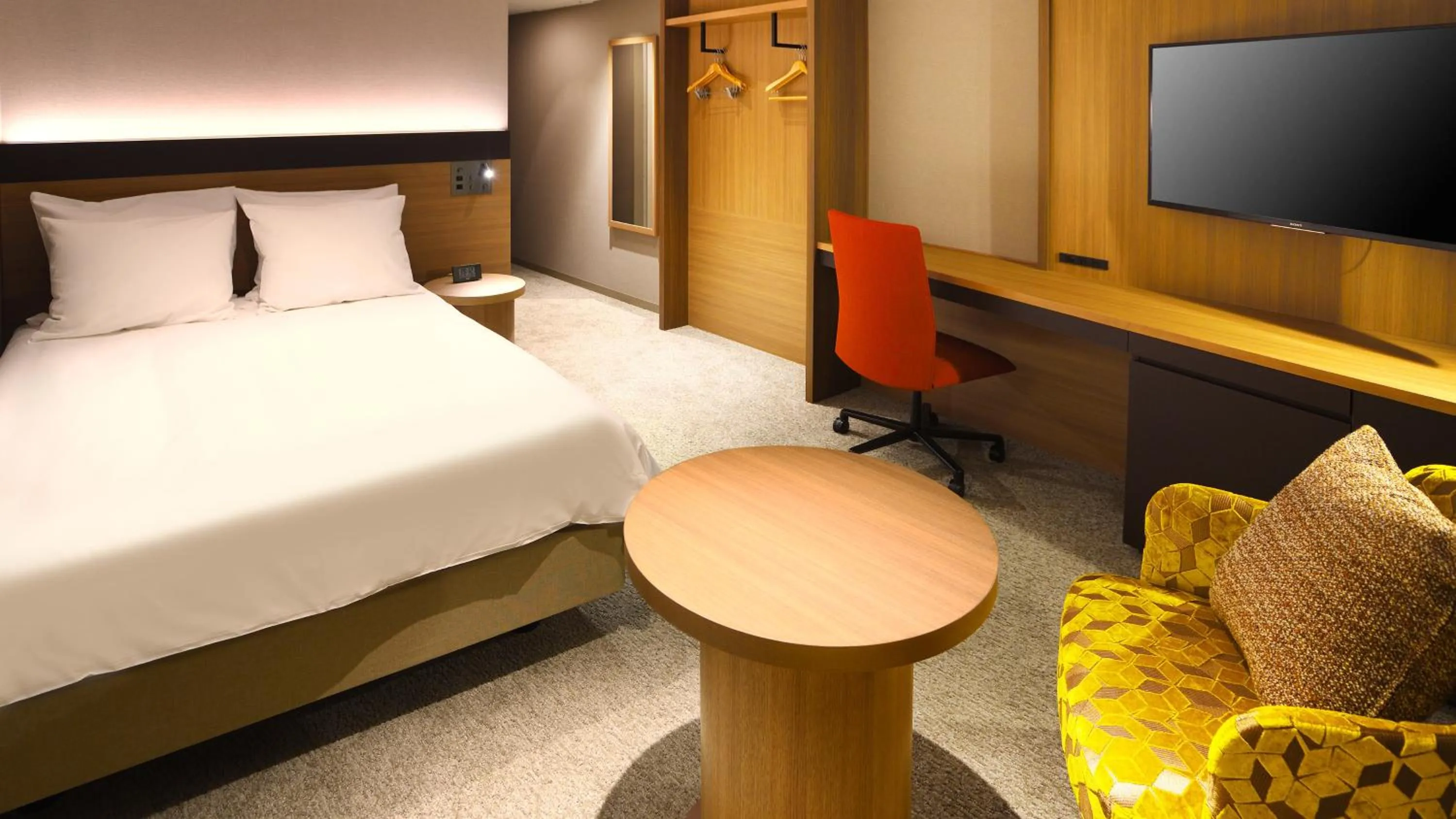 Photo of the whole room, Bed in ANA Crowne Plaza Niigata by IHG