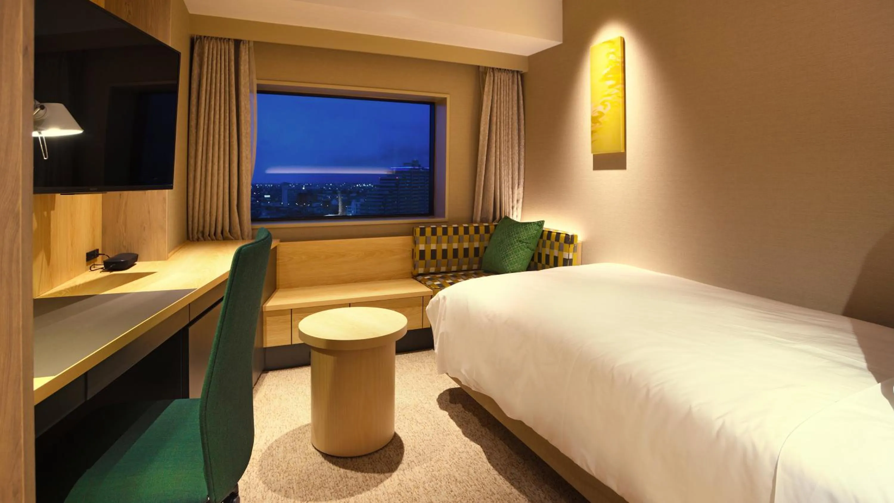 Photo of the whole room, Bed in ANA Crowne Plaza Niigata by IHG