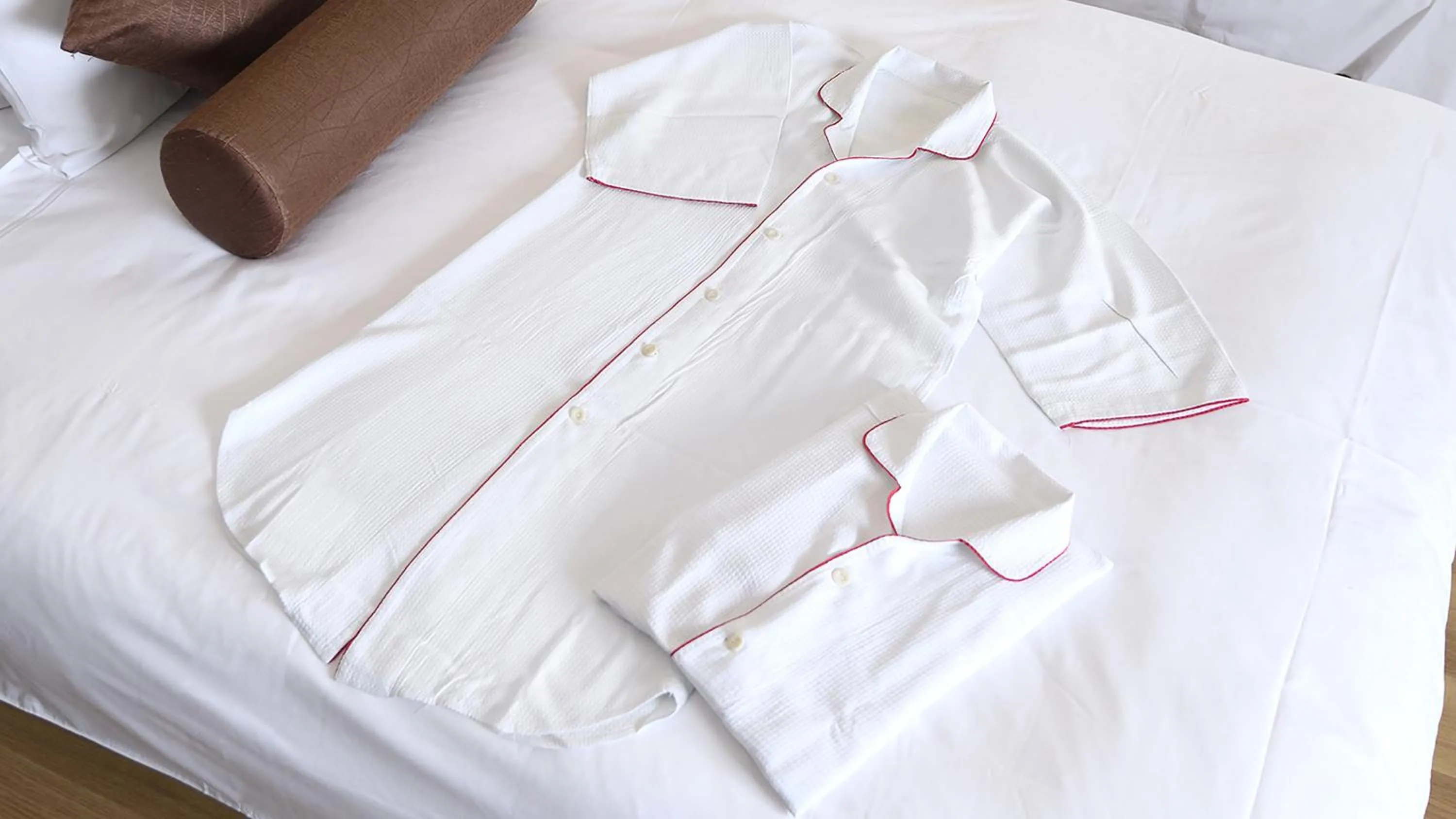 Photo of the whole room, Bed in ANA Crowne Plaza Niigata by IHG