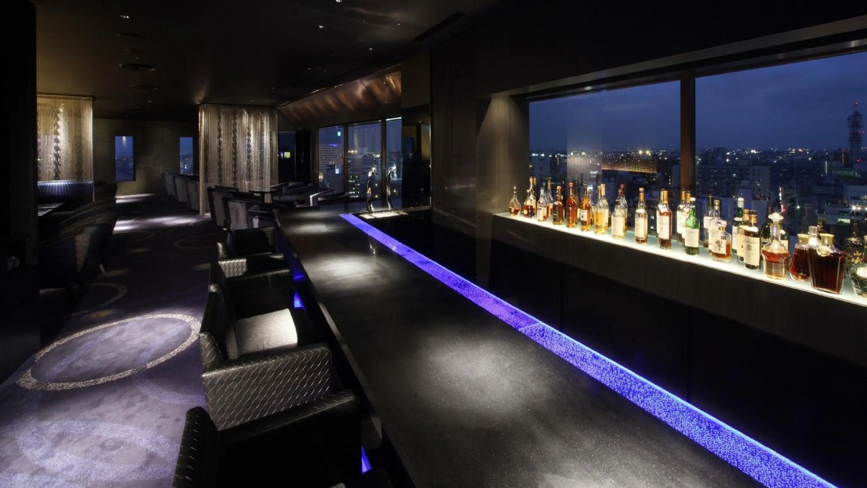 Lounge or bar in ANA Crowne Plaza Niigata by IHG