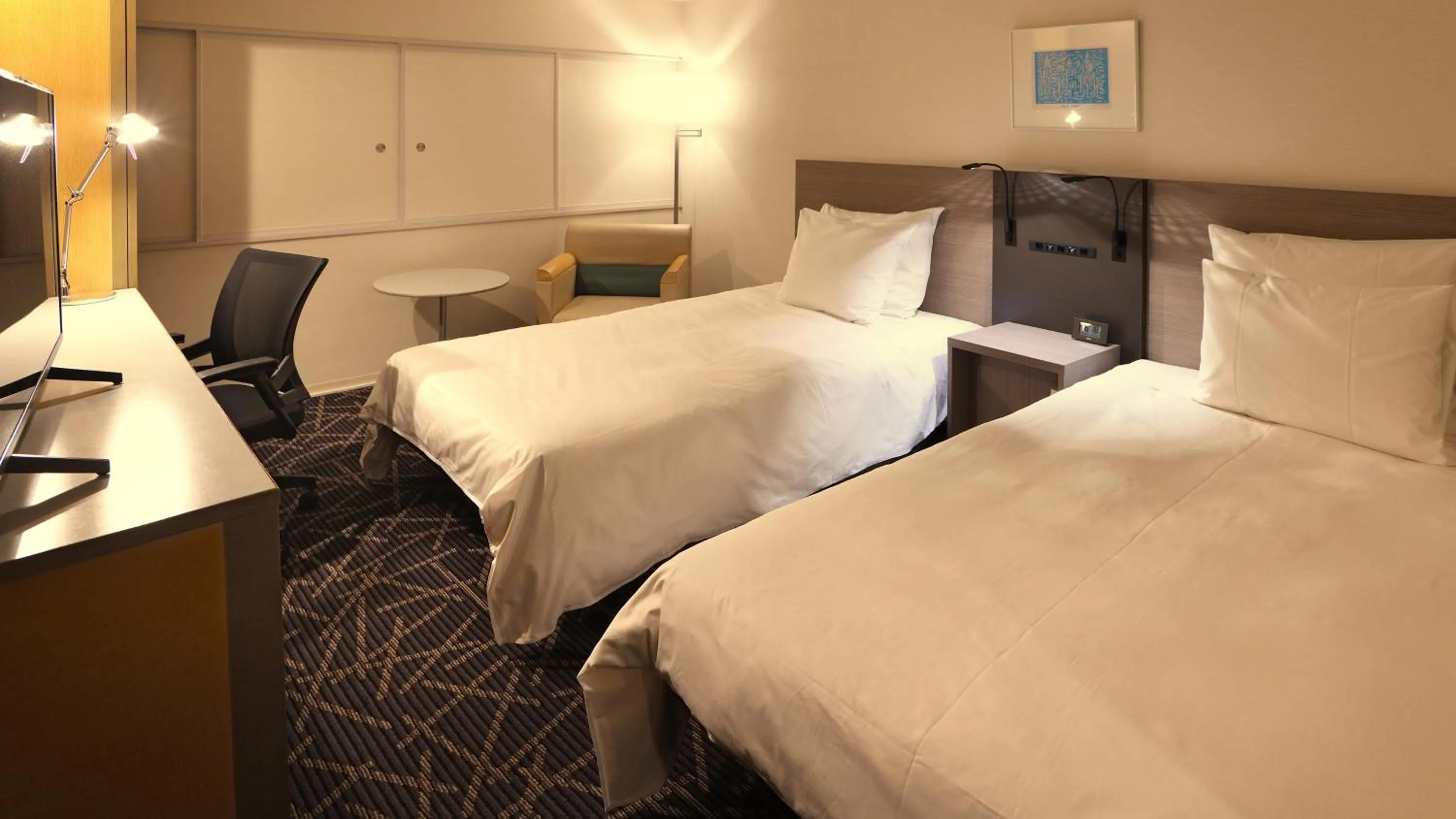 Photo of the whole room, Bed in ANA Crowne Plaza Niigata by IHG