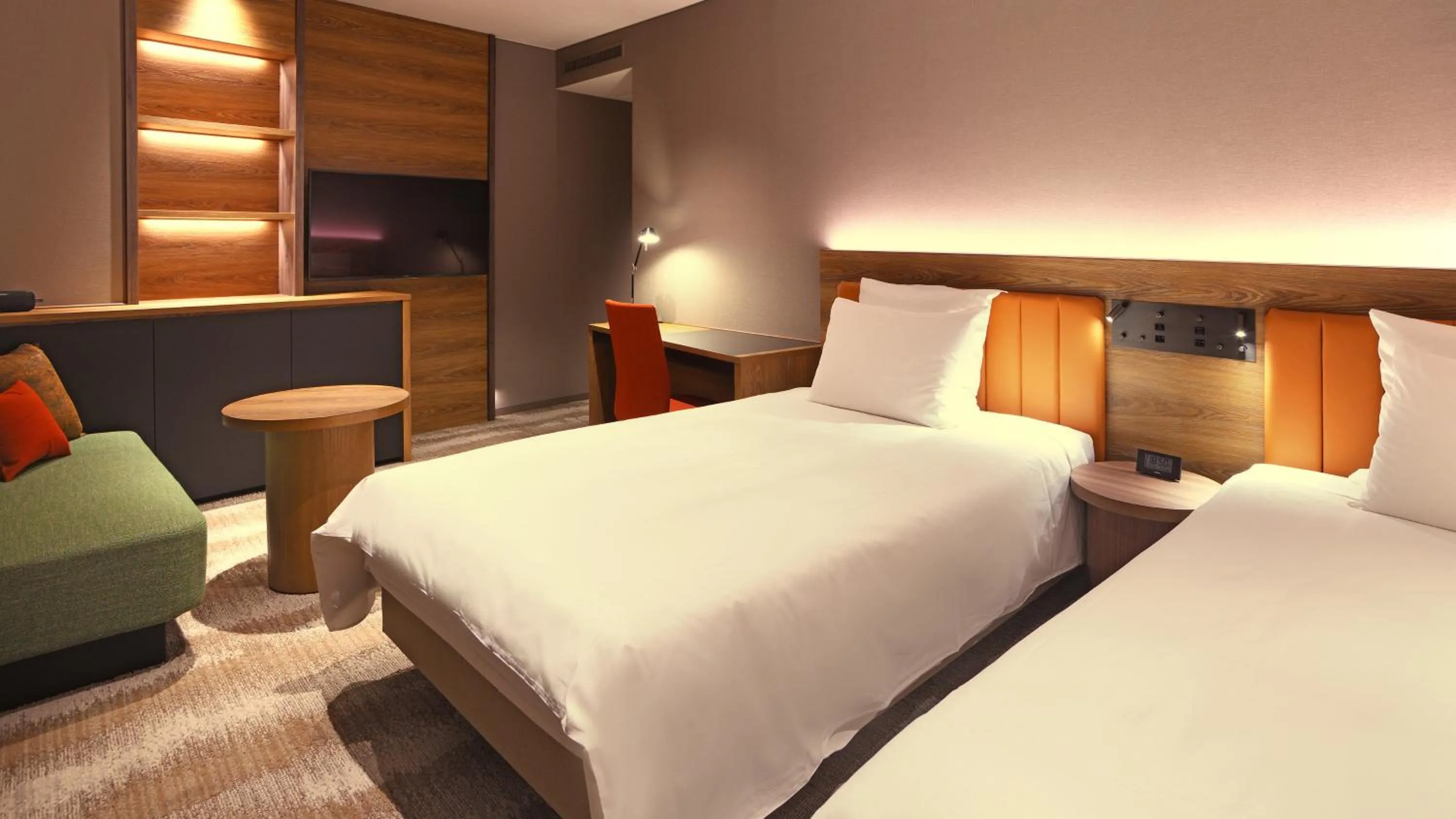 Photo of the whole room, Bed in ANA Crowne Plaza Niigata by IHG