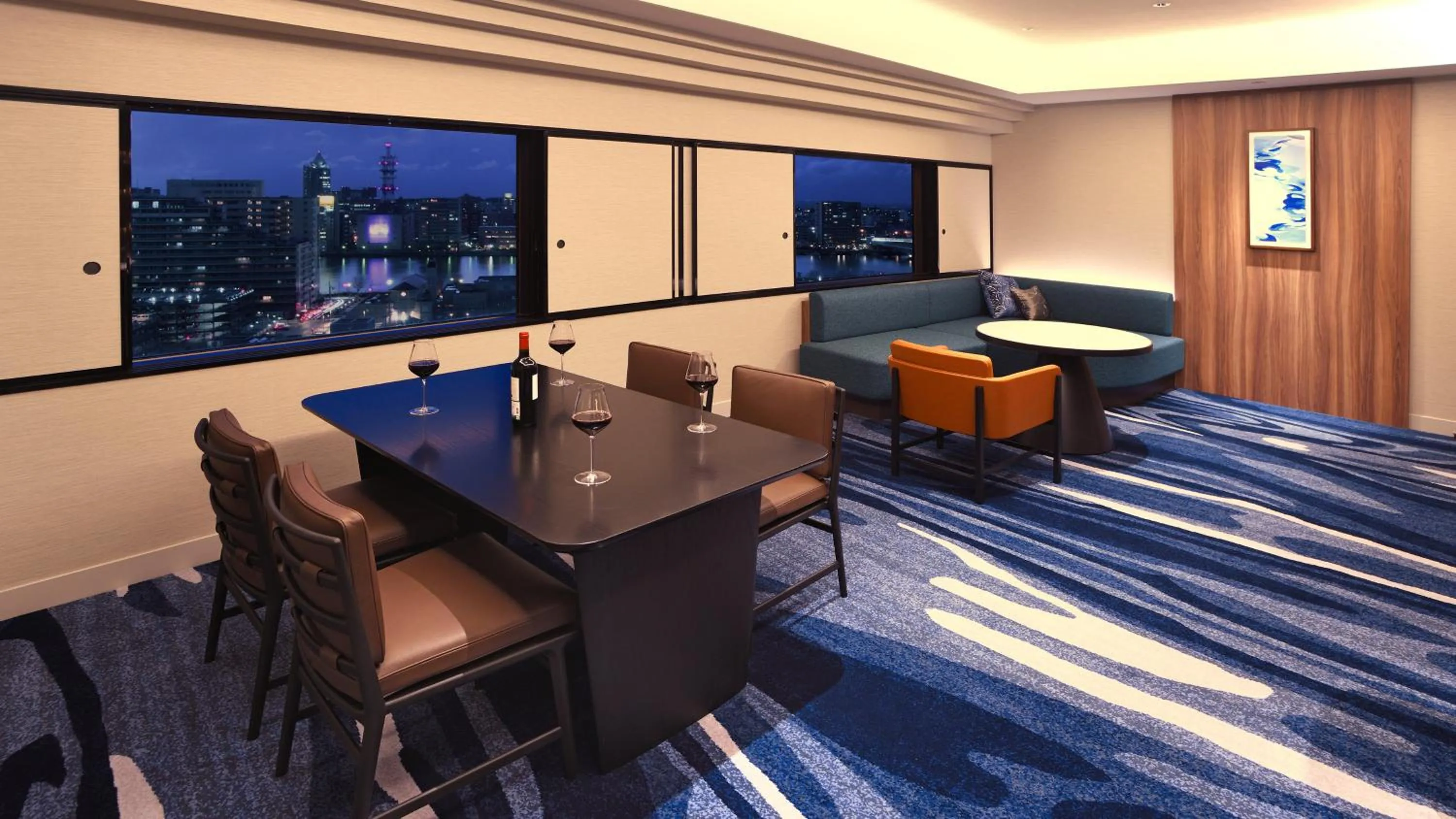 Photo of the whole room, Bed in ANA Crowne Plaza Niigata by IHG