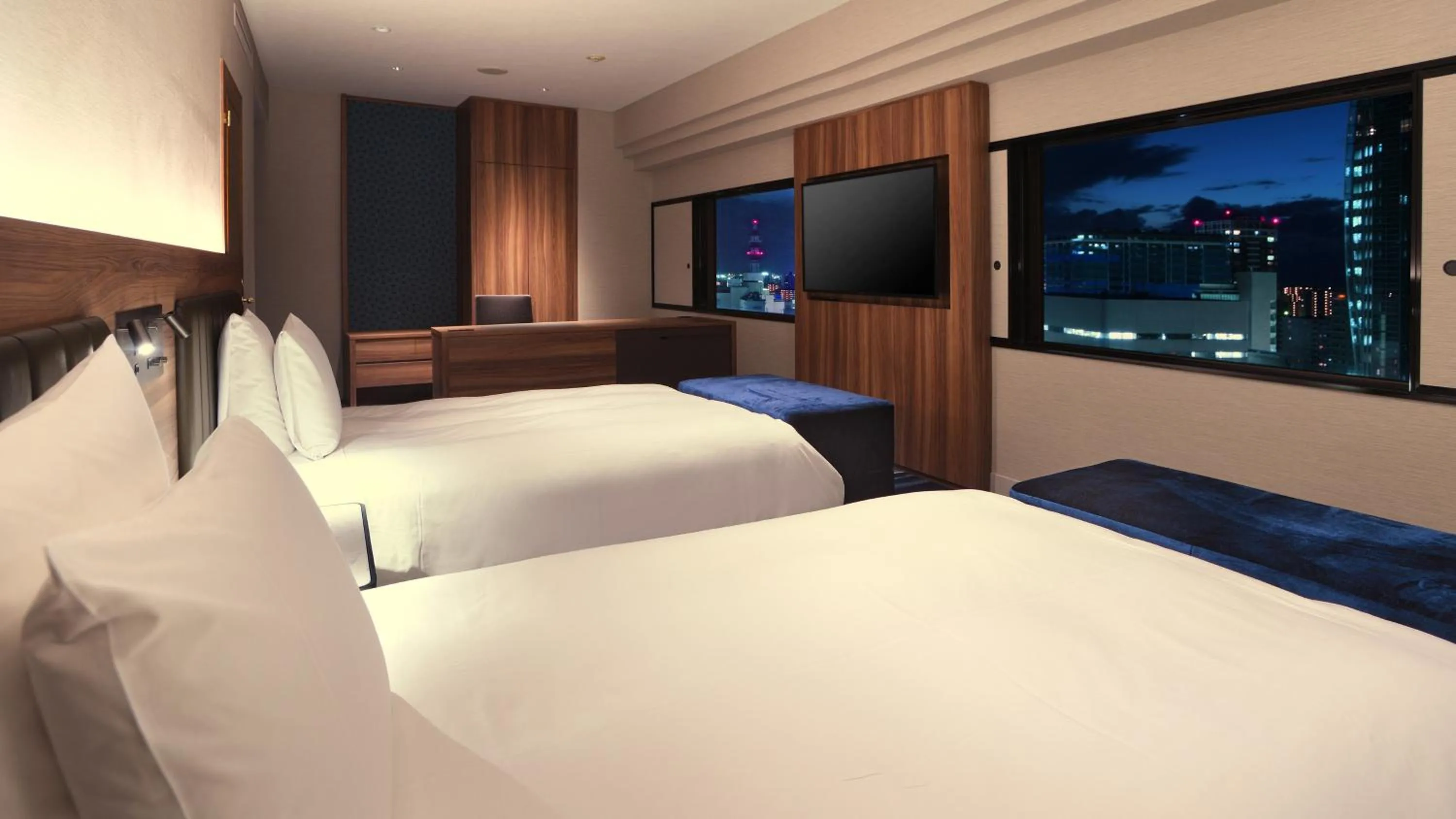 Photo of the whole room, Bed in ANA Crowne Plaza Niigata by IHG