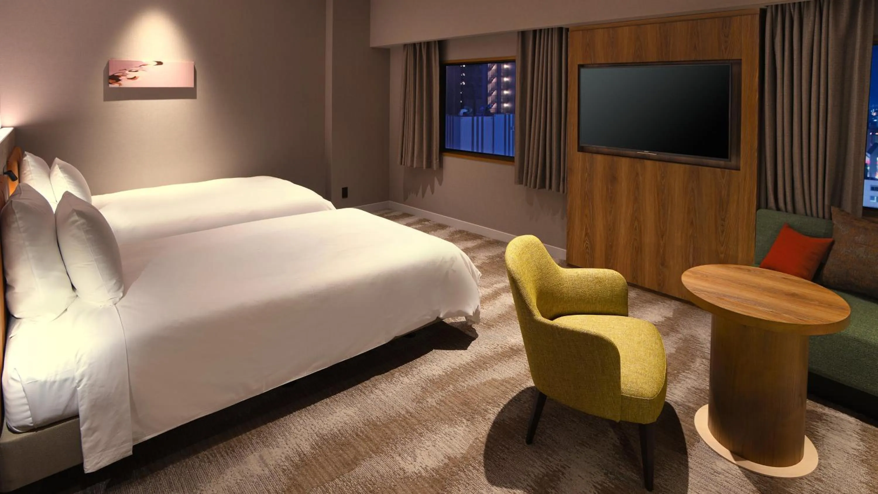 Photo of the whole room, Bed in ANA Crowne Plaza Niigata by IHG