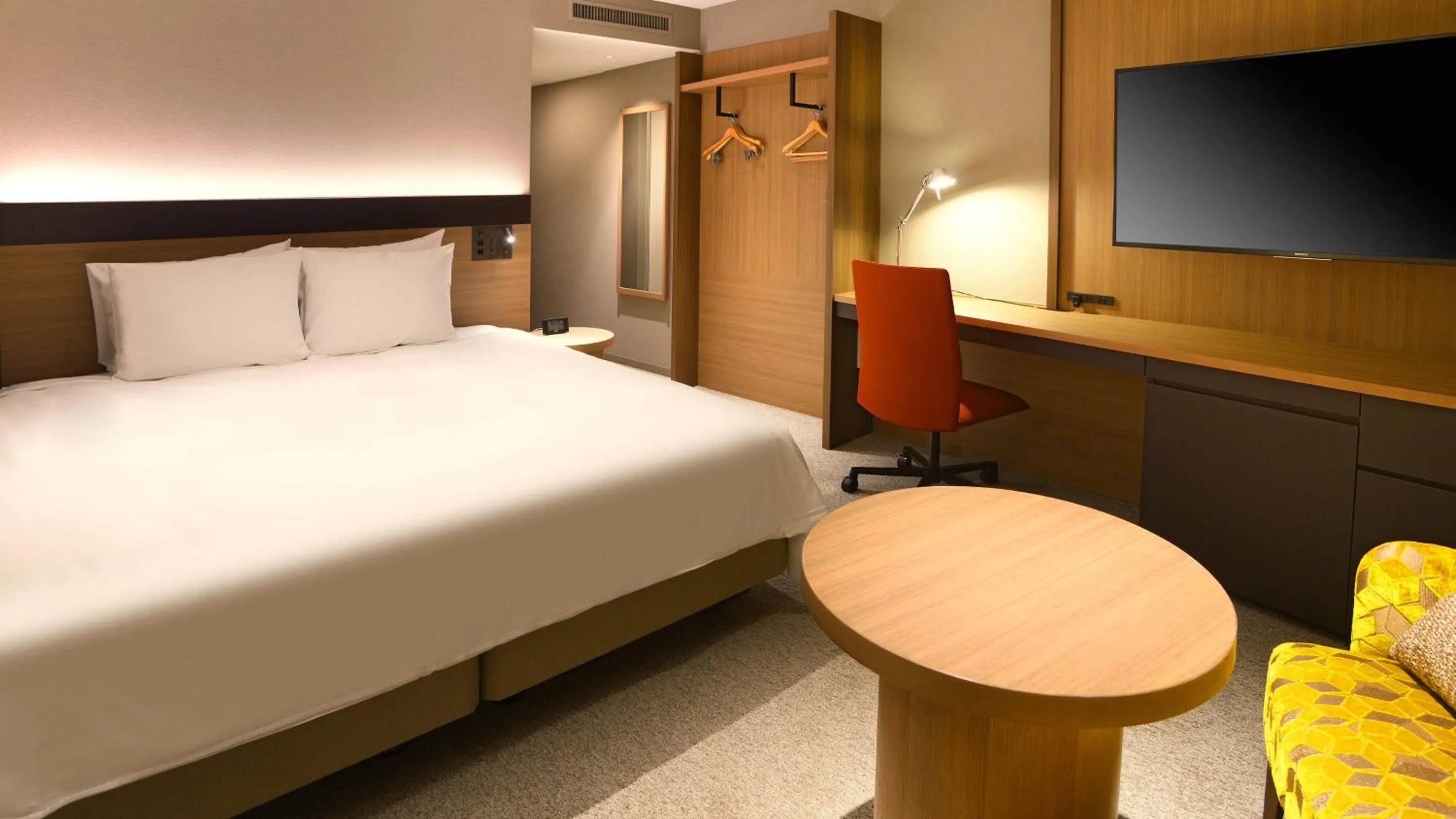 Photo of the whole room, Bed in ANA Crowne Plaza Niigata by IHG