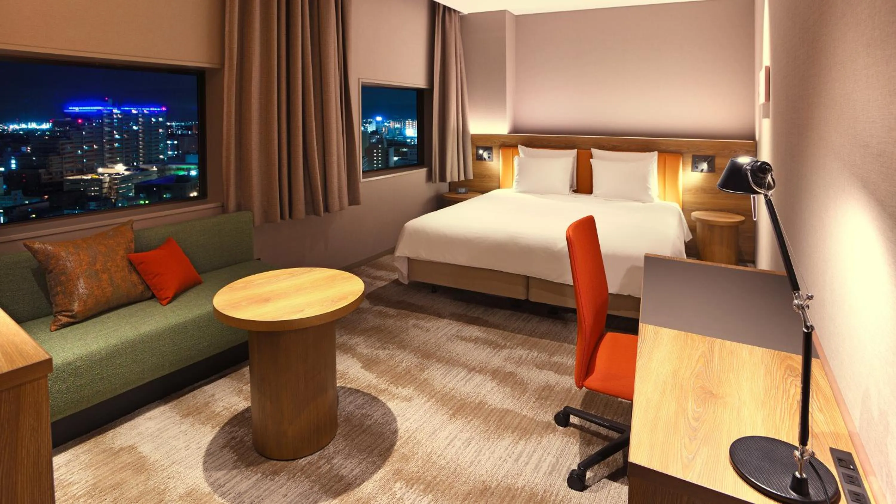 Photo of the whole room, Bed in ANA Crowne Plaza Niigata by IHG