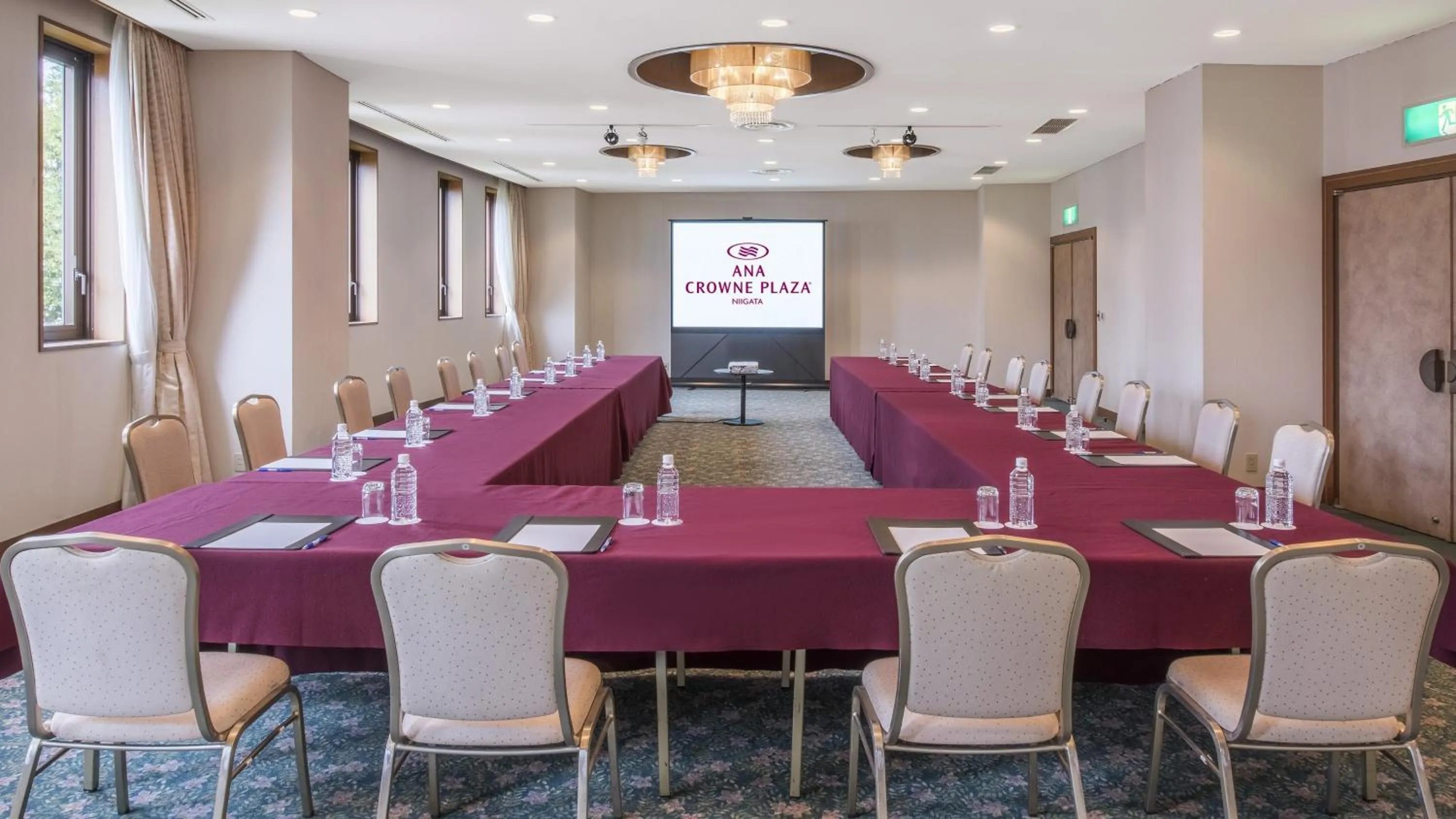 Meeting/conference room in ANA Crowne Plaza Niigata by IHG