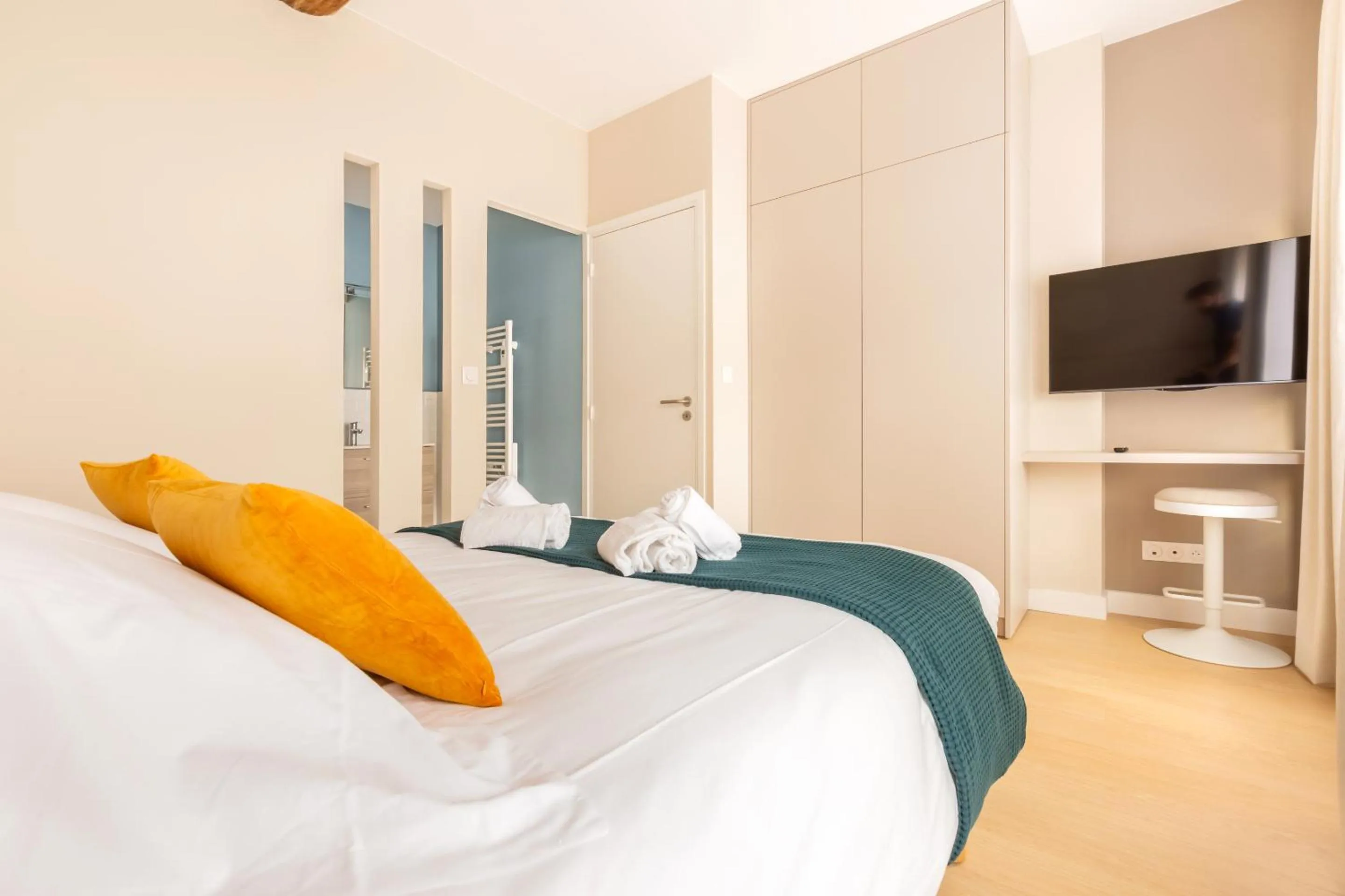 Bedroom, Bed in Au Chat Qui Dort Lille - Gare