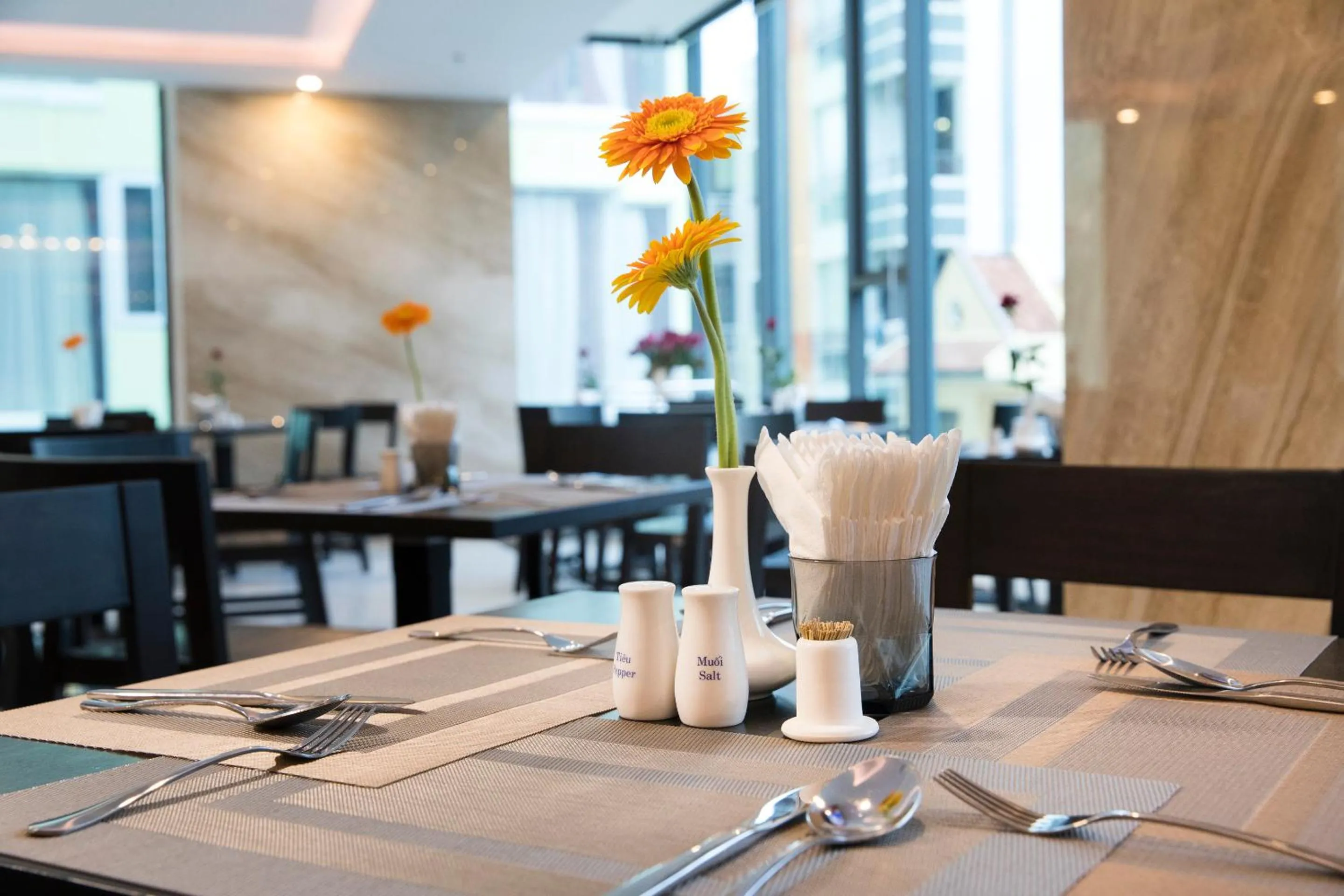 Restaurant/places to eat in CCT Luxury Hotel