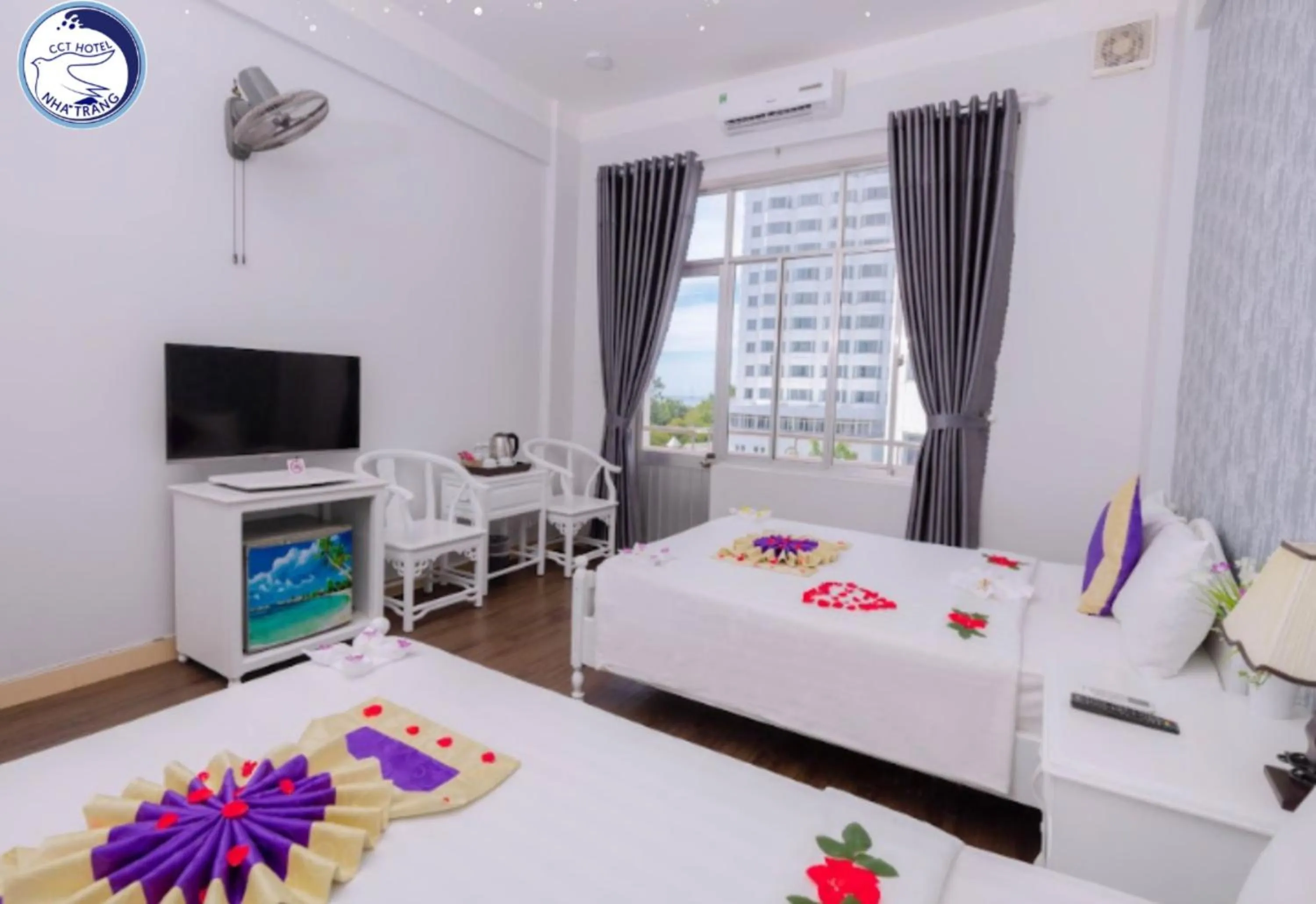 Bedroom, Bed in CCT Luxury Hotel