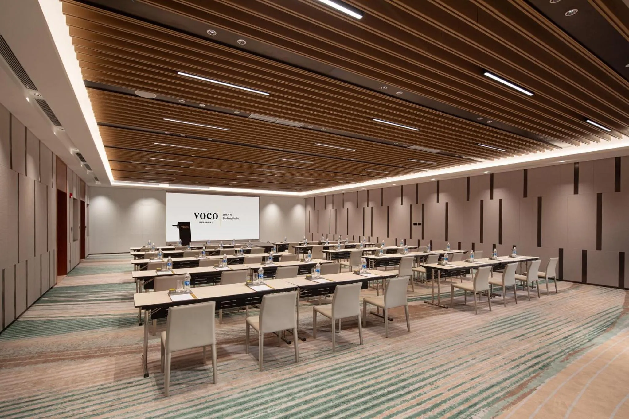 Meeting/conference room in voco Jincheng Danhe by IHG