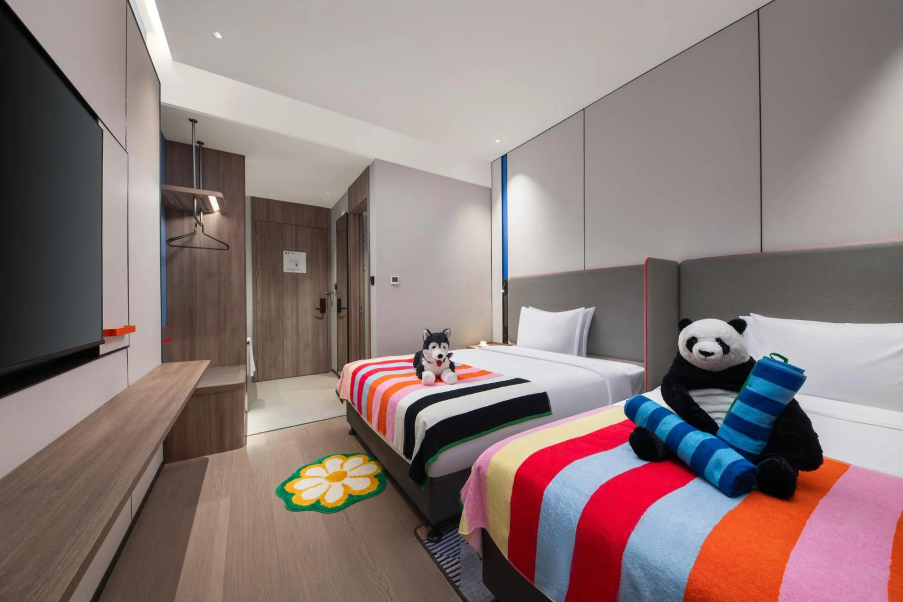 Photo of the whole room, Bed in Holiday Inn Express Beijing Mentougou by IHG