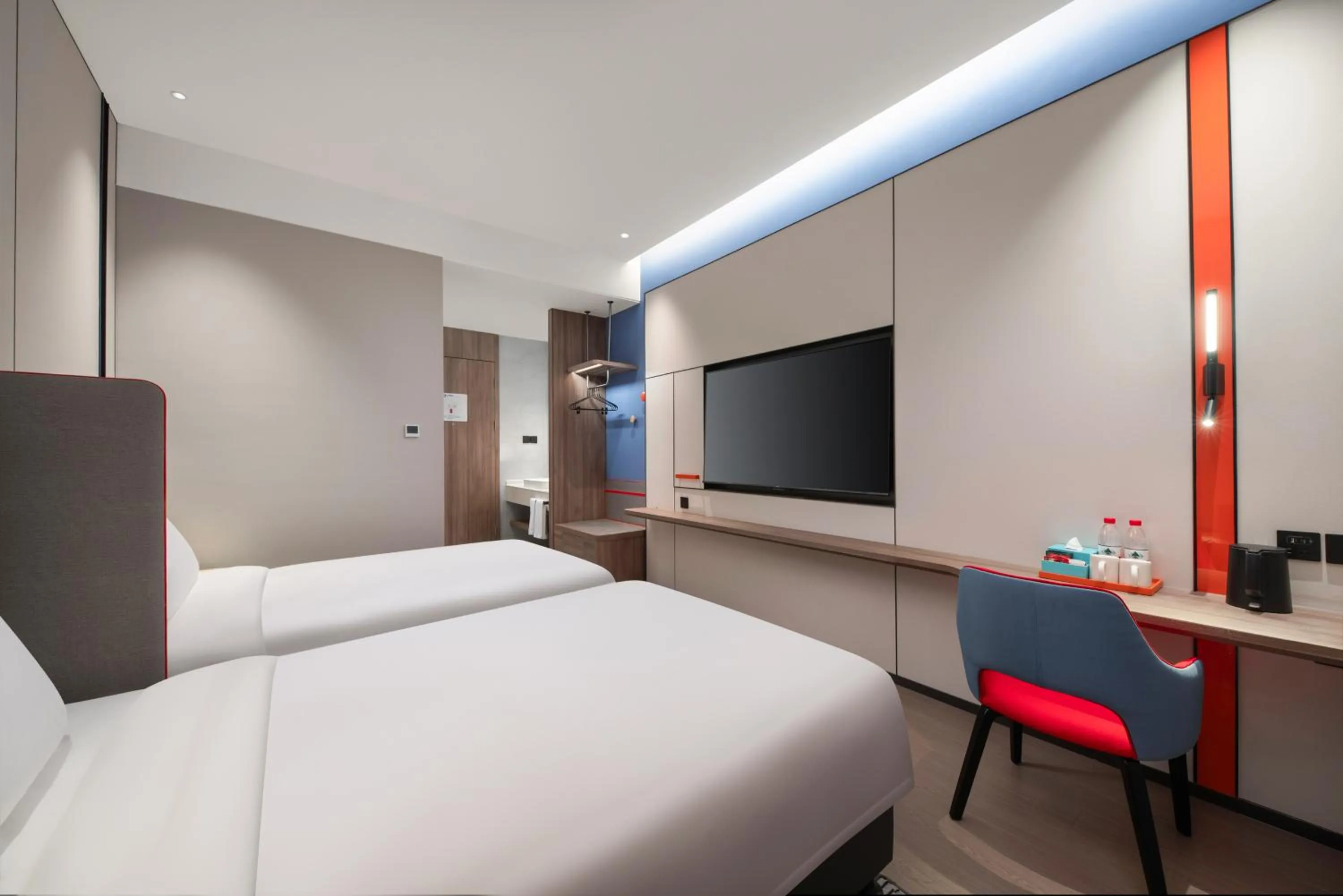 Photo of the whole room, Bed in Holiday Inn Express Beijing Mentougou by IHG
