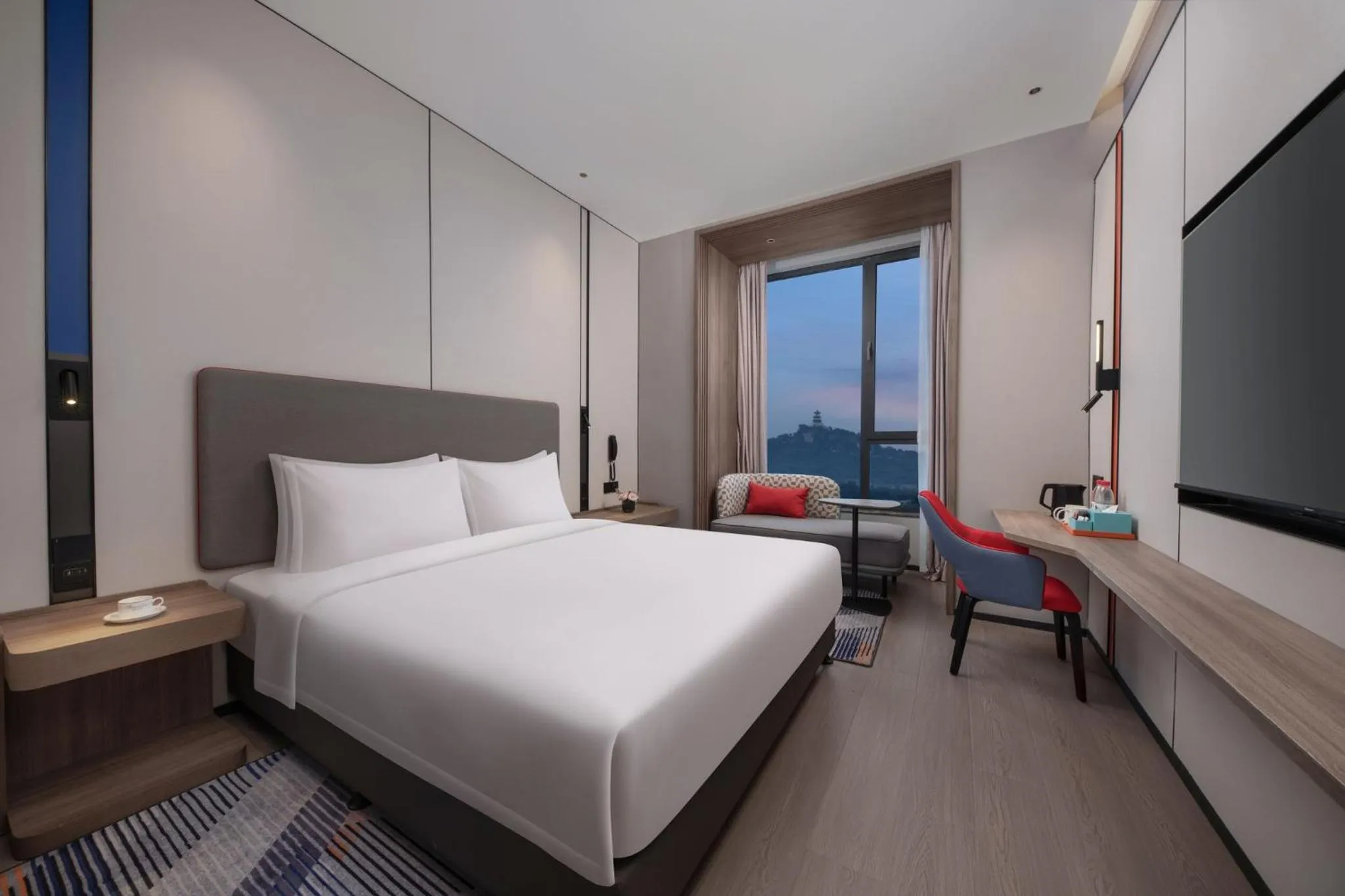 Photo of the whole room, Bed in Holiday Inn Express Beijing Mentougou by IHG