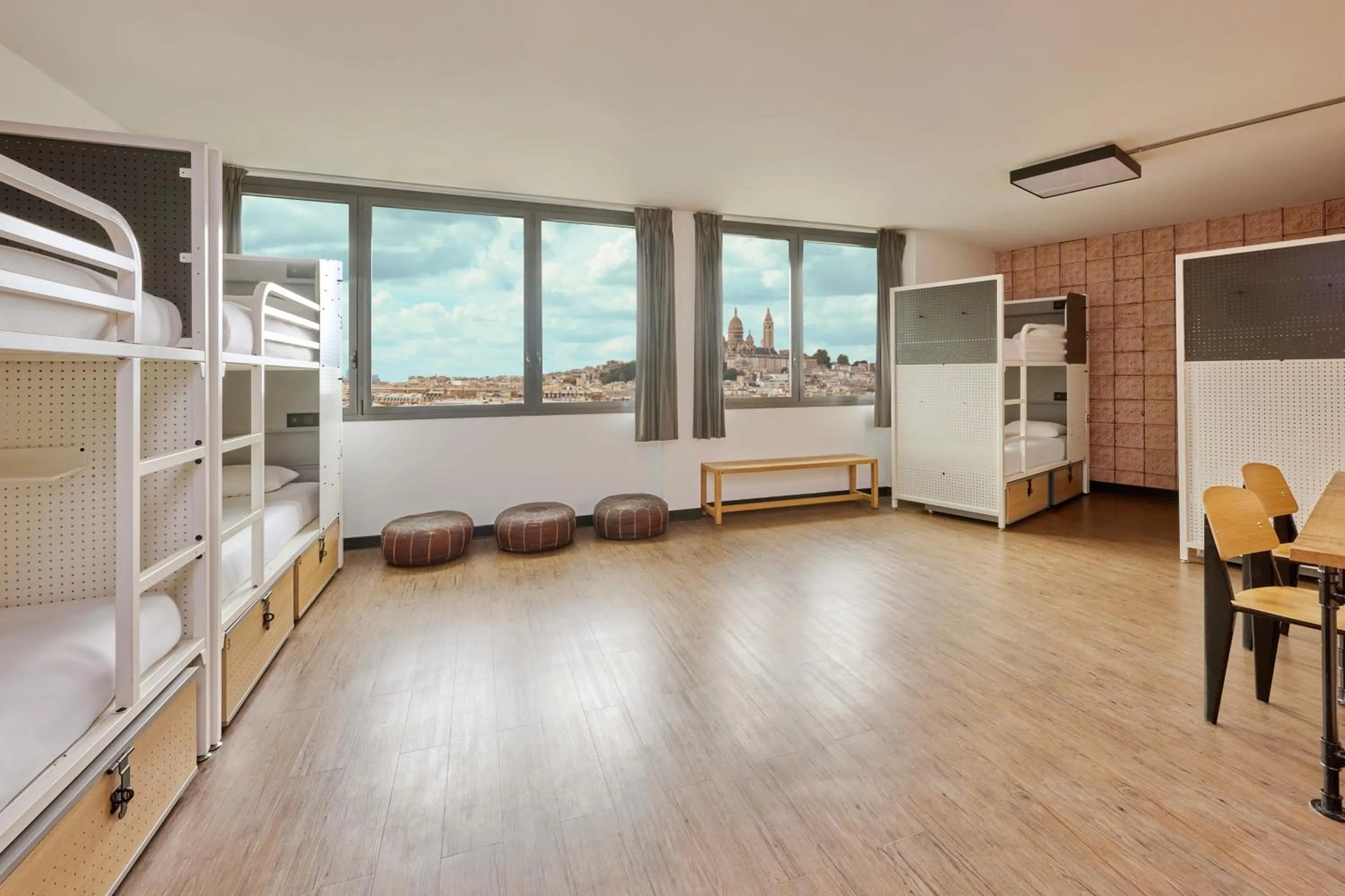 Bed in Generator Paris