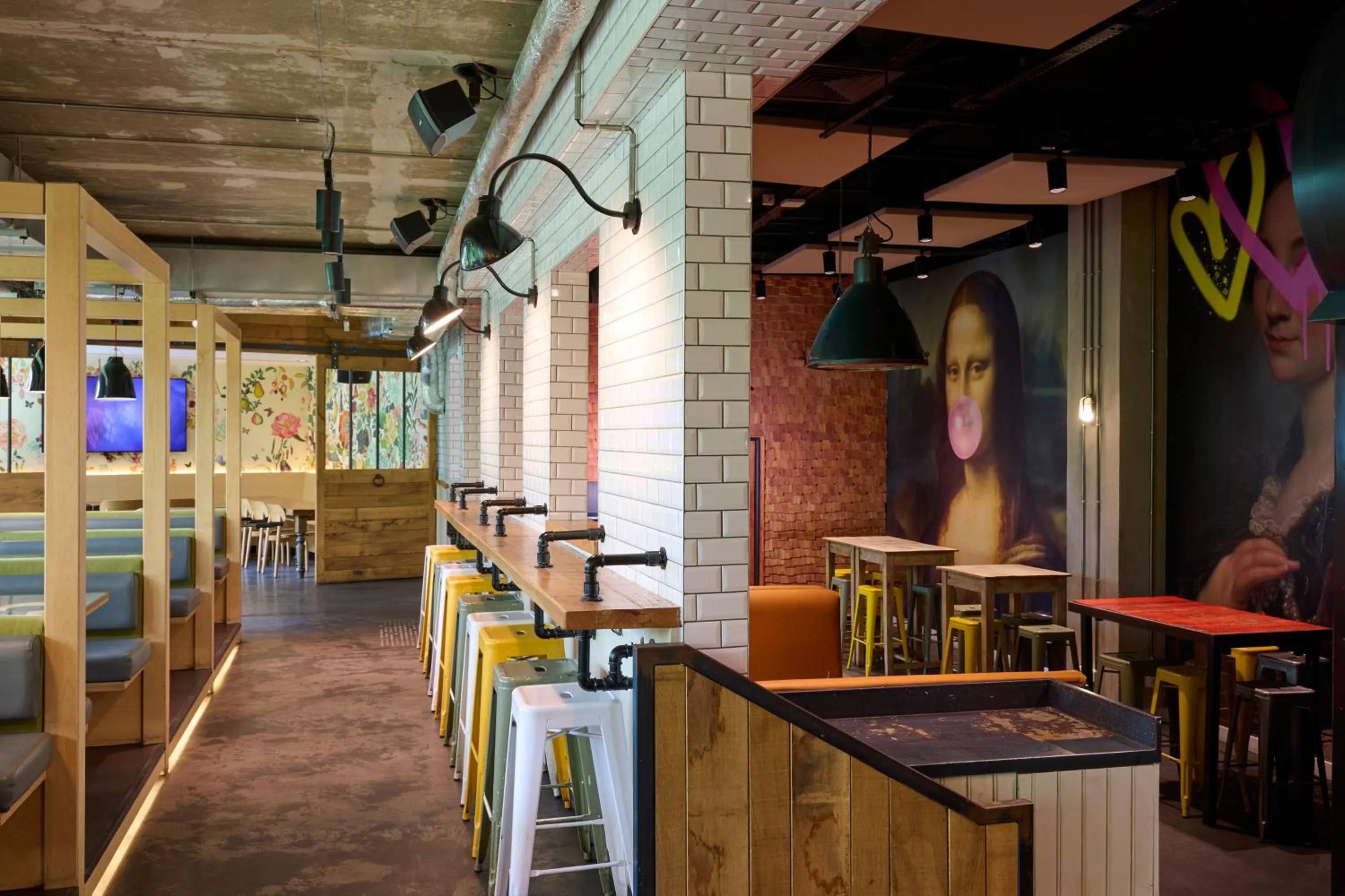 Restaurant/places to eat in Generator Paris