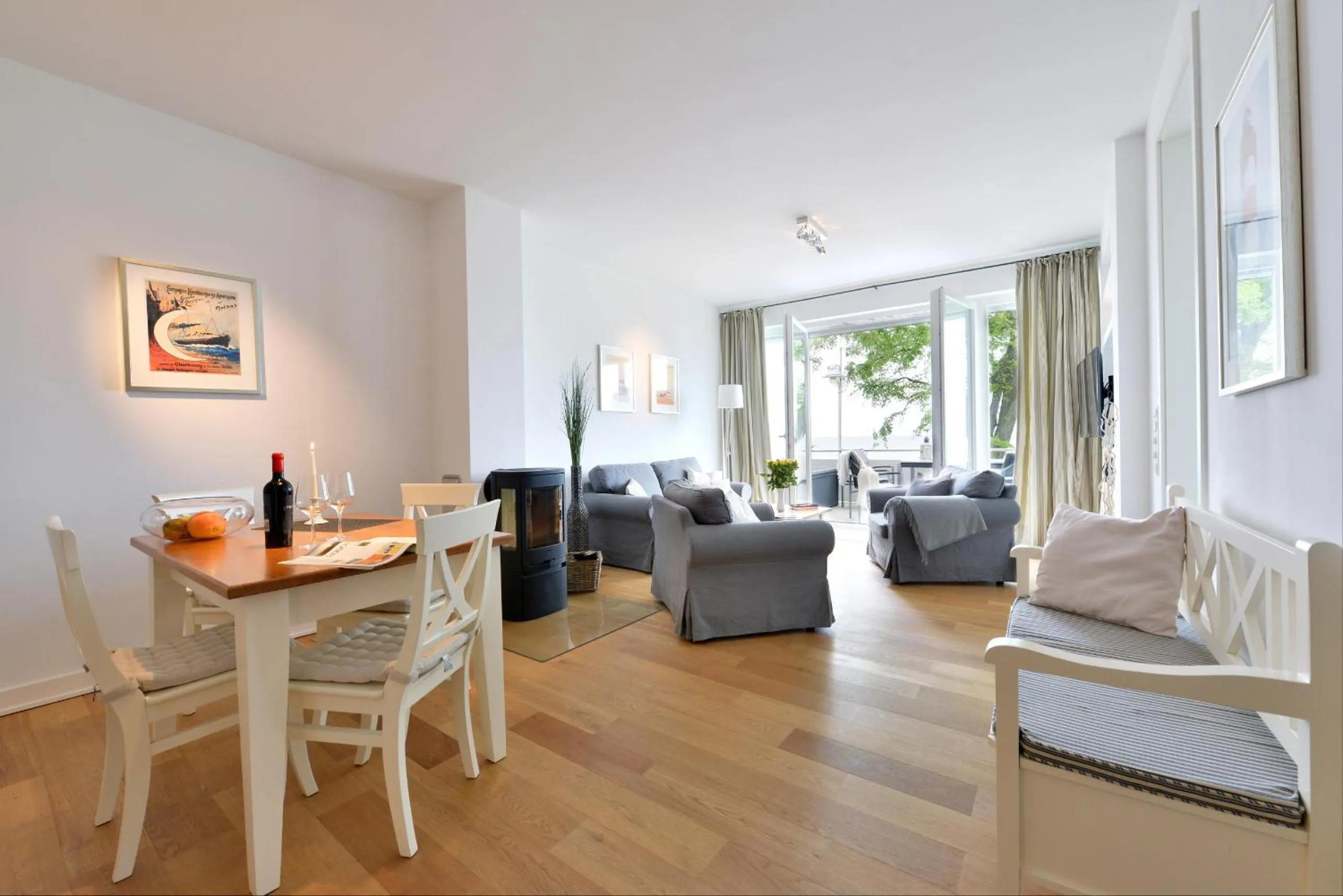 Dining area in Ferienwohnung Silbermöwe