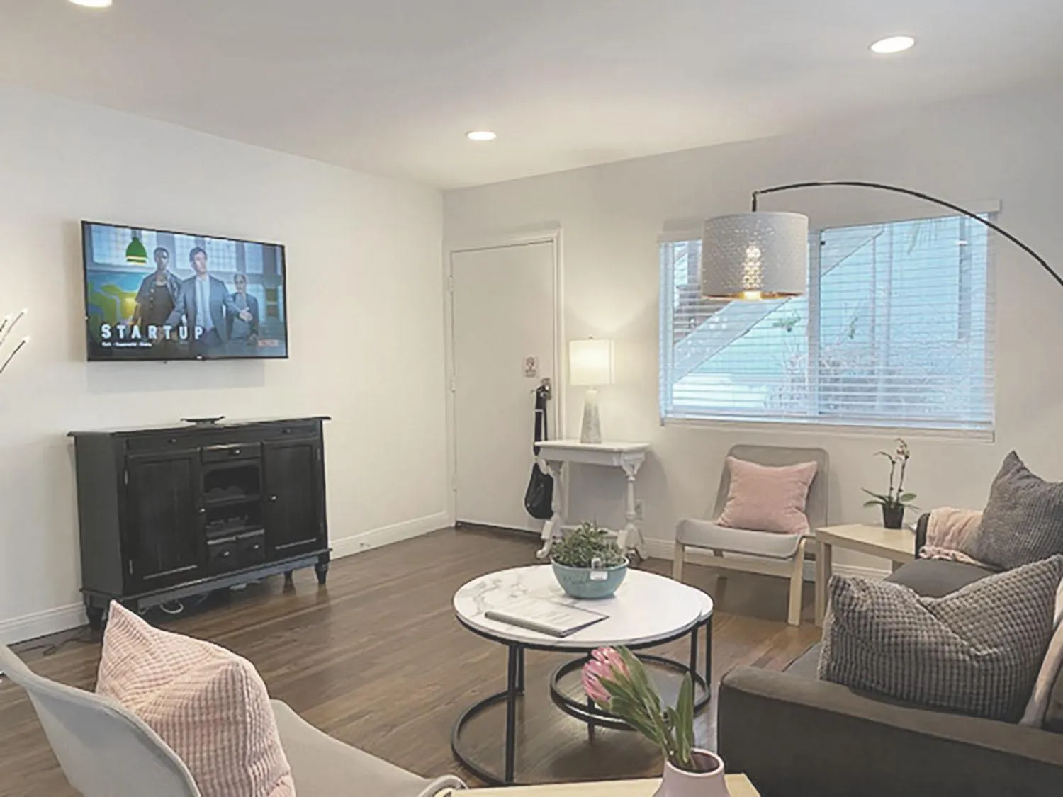 TV and multimedia in Malibu Private Beach Apartments