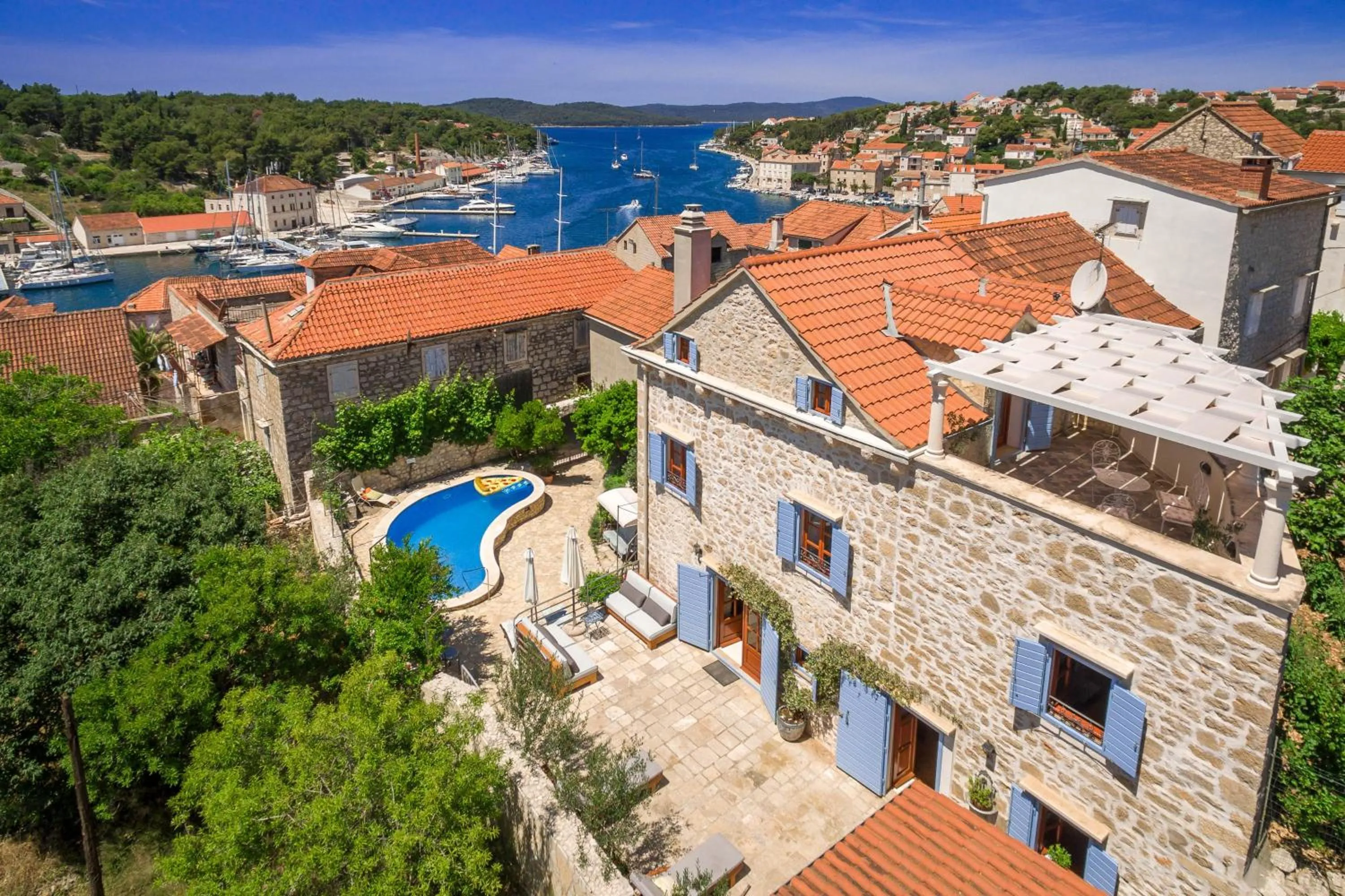 Villa Vicina Heritage villa for 9,Milna - close to restaurants and shops