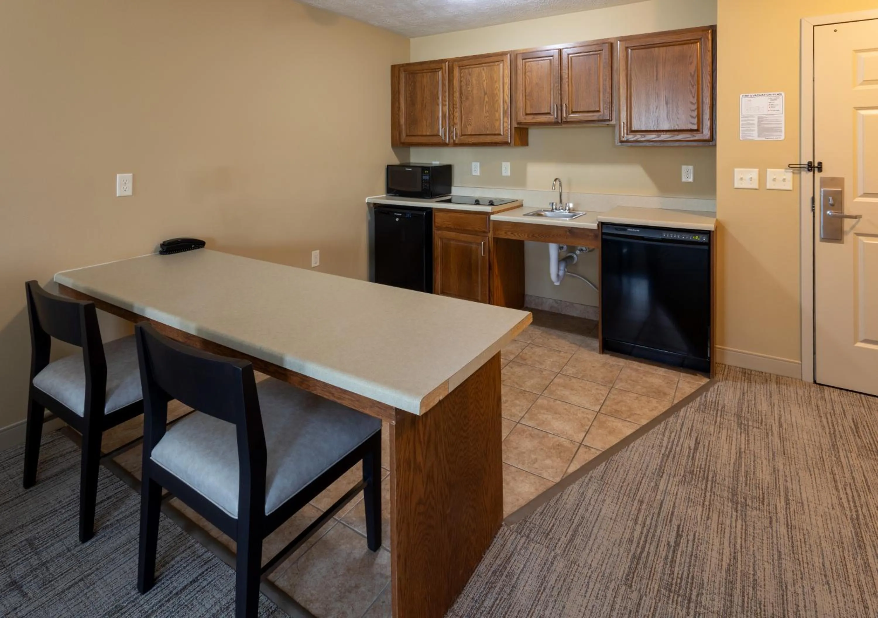 Kitchen or kitchenette in GrandStay Inn & Suites of Luverne