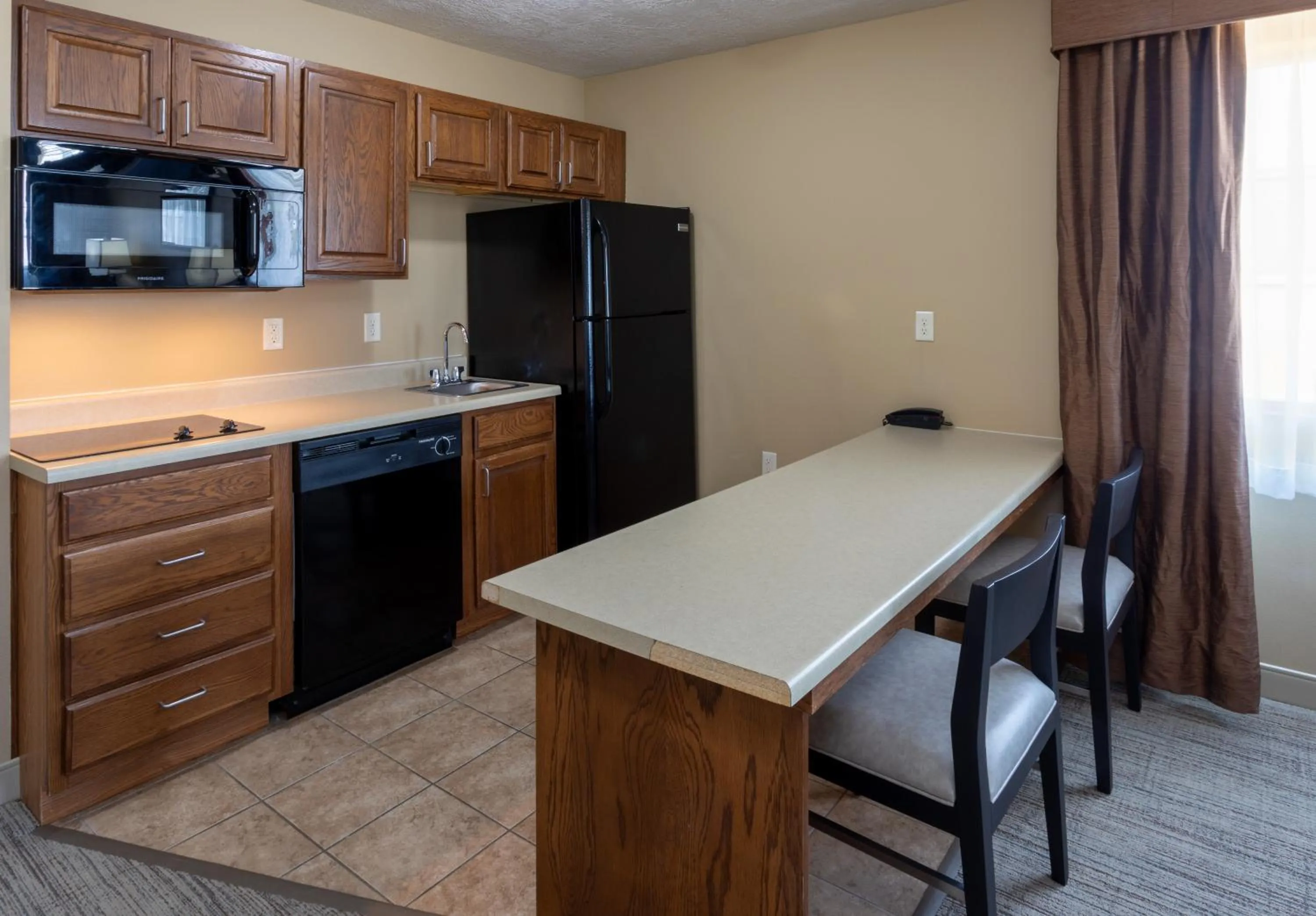 Kitchen or kitchenette in GrandStay Inn & Suites of Luverne