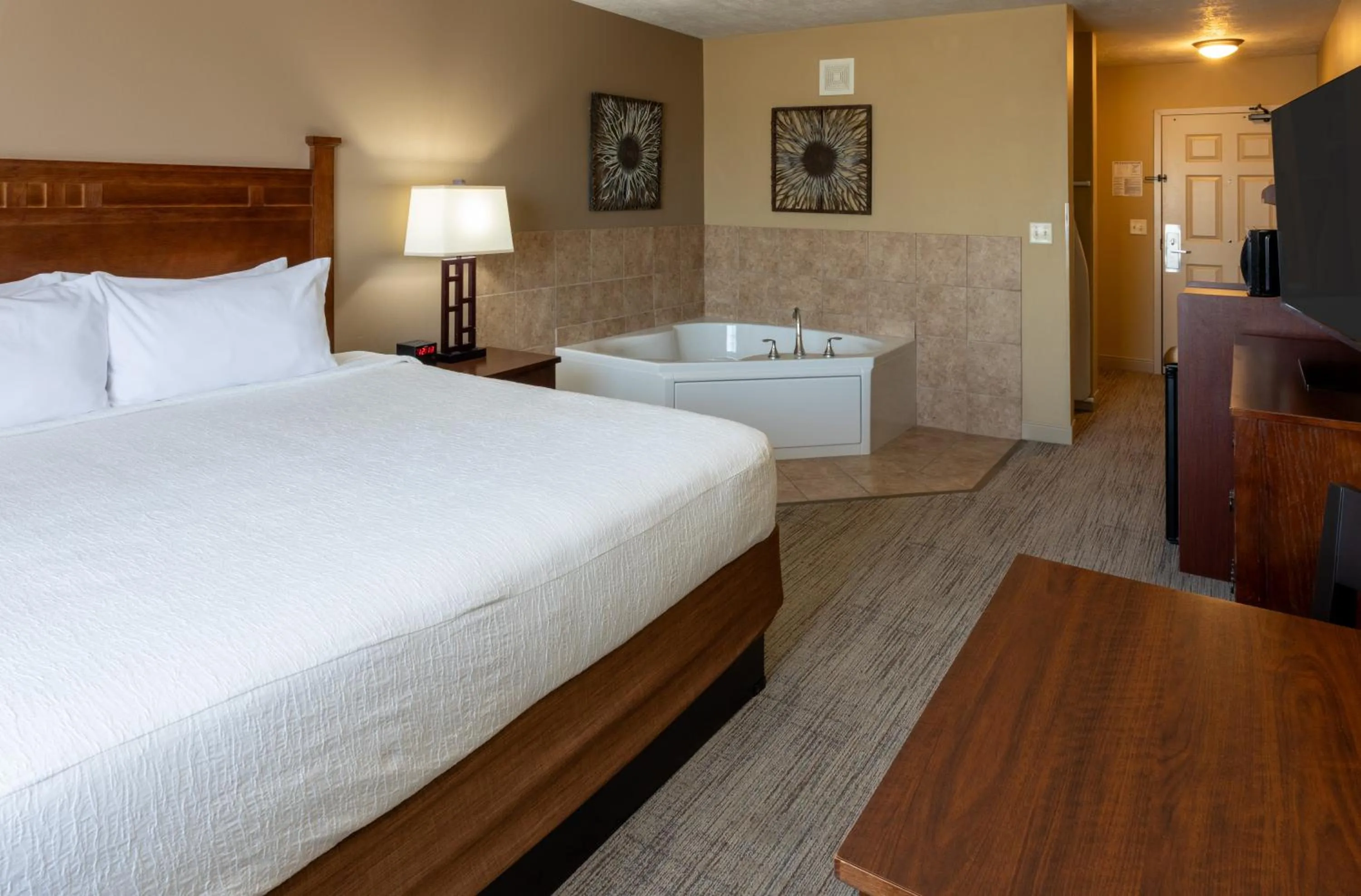Bed in GrandStay Inn & Suites of Luverne
